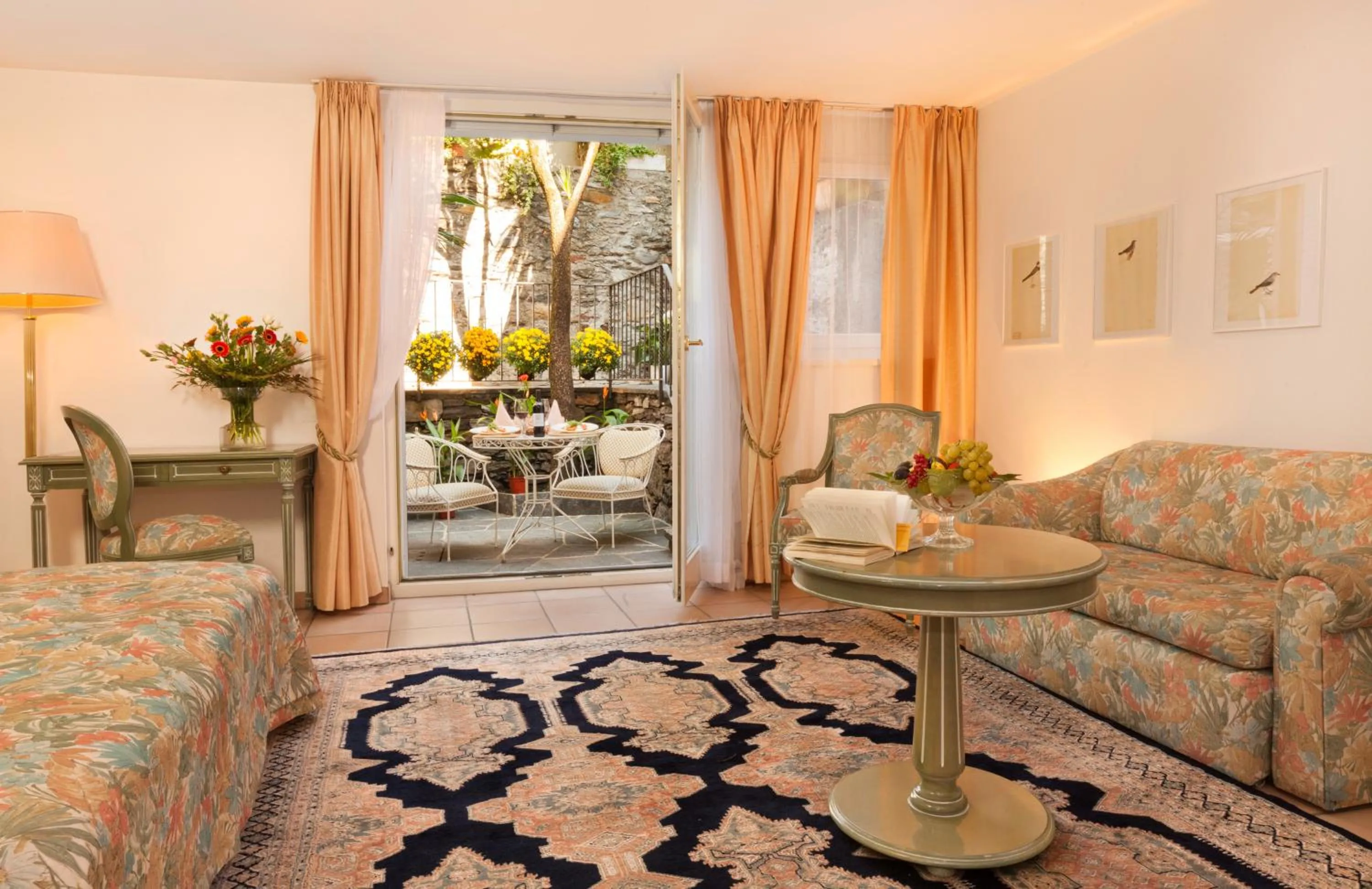 Patio in Hotel Tamaro