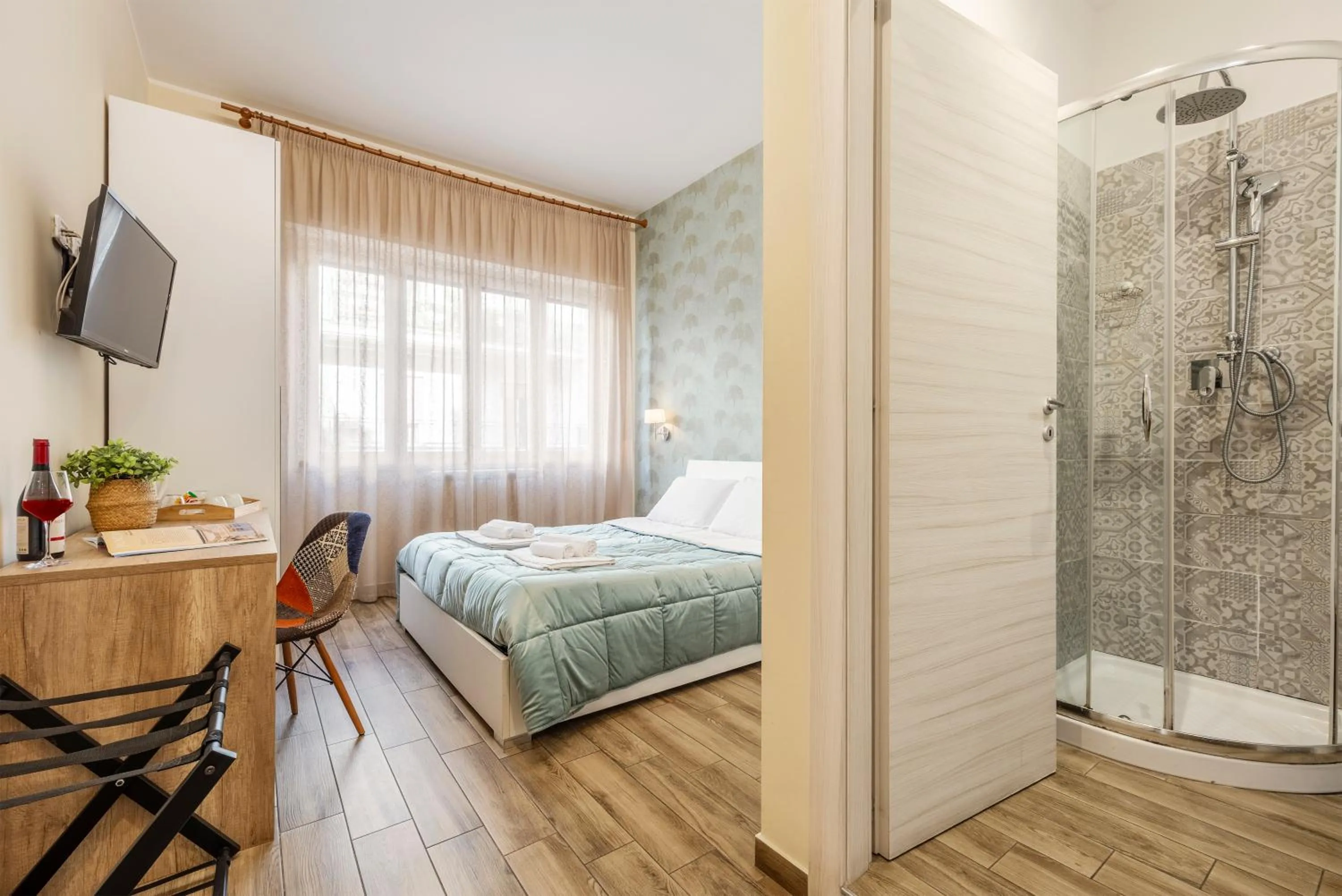 Shower, Bed in Quinto Stabile Rooms&Suite