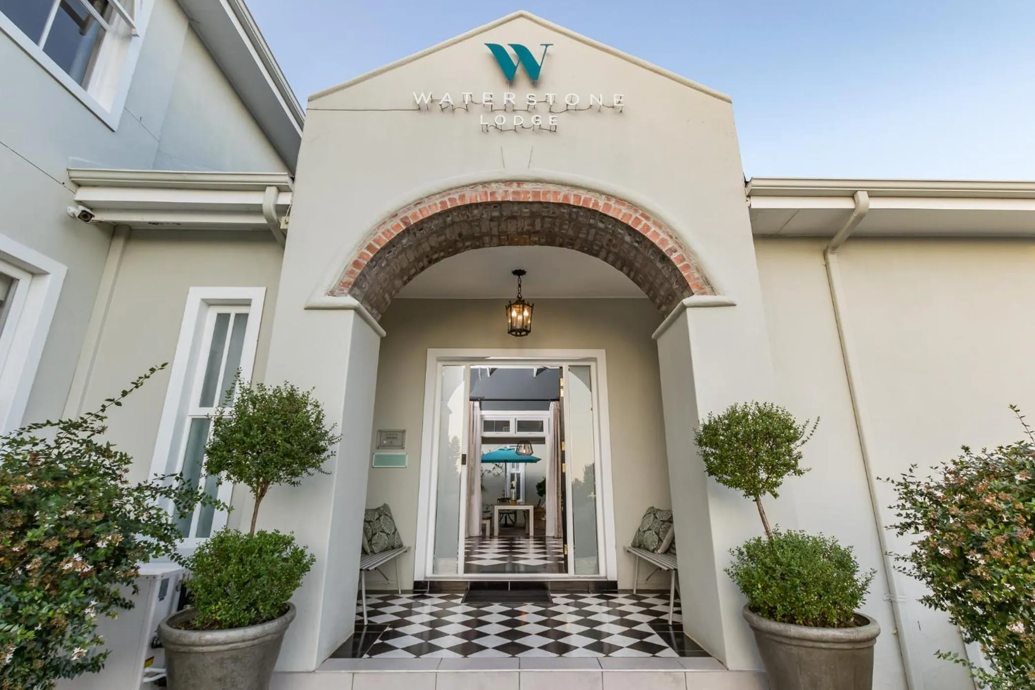 Facade/entrance in Waterstone Lodge