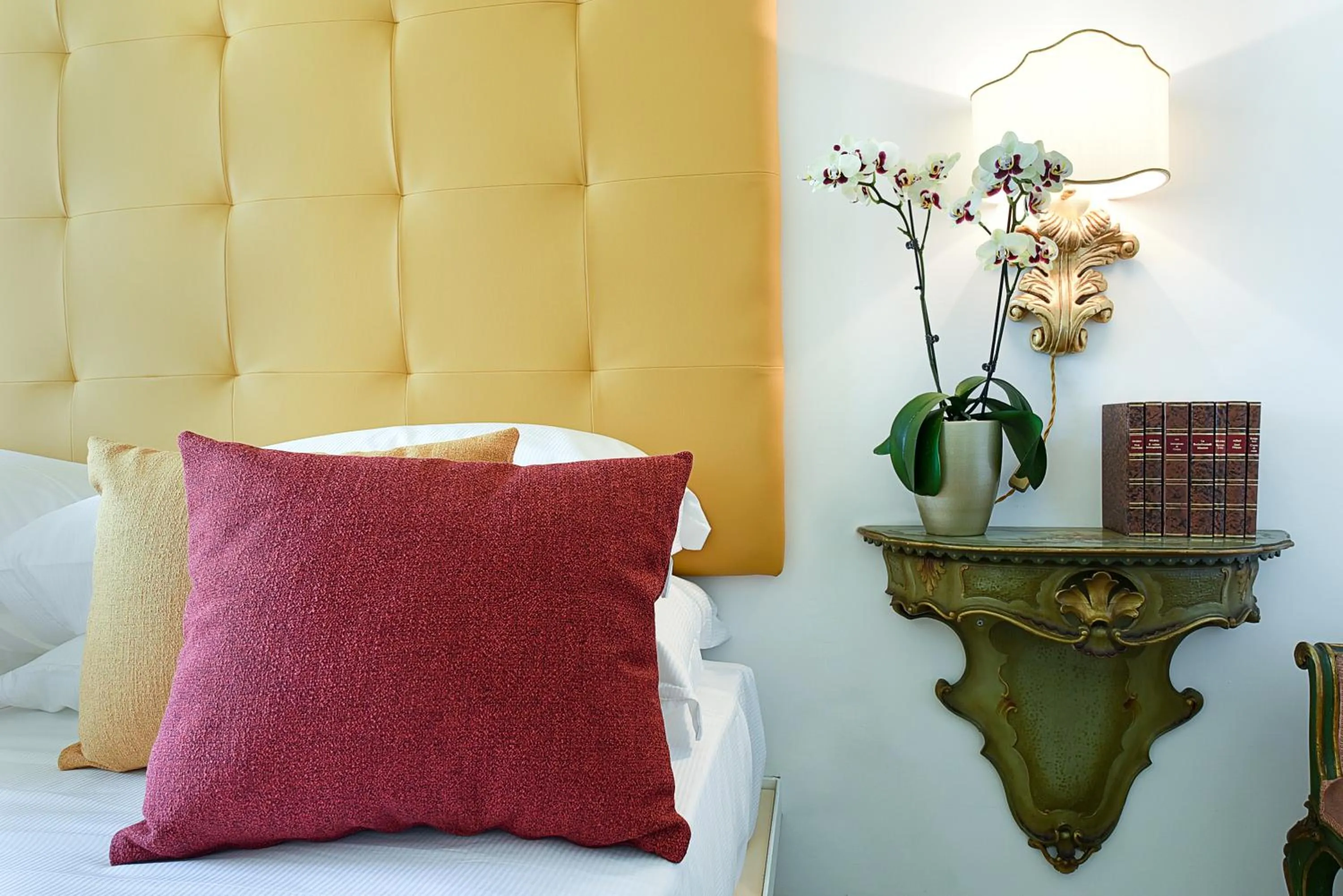 Decorative detail, Bed in Don Antonino Relais