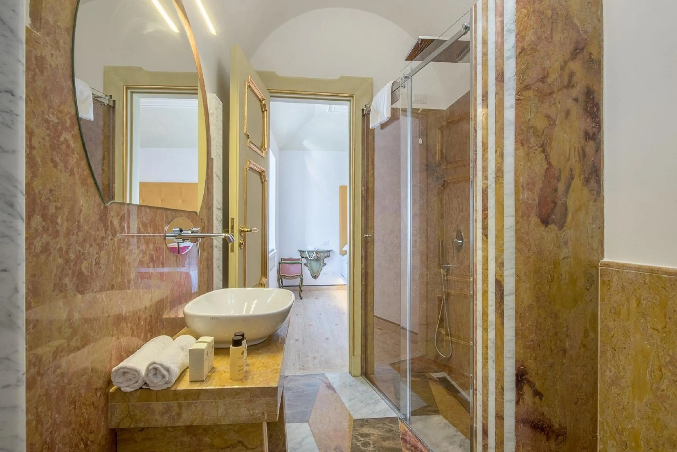 Shower in Don Antonino Relais