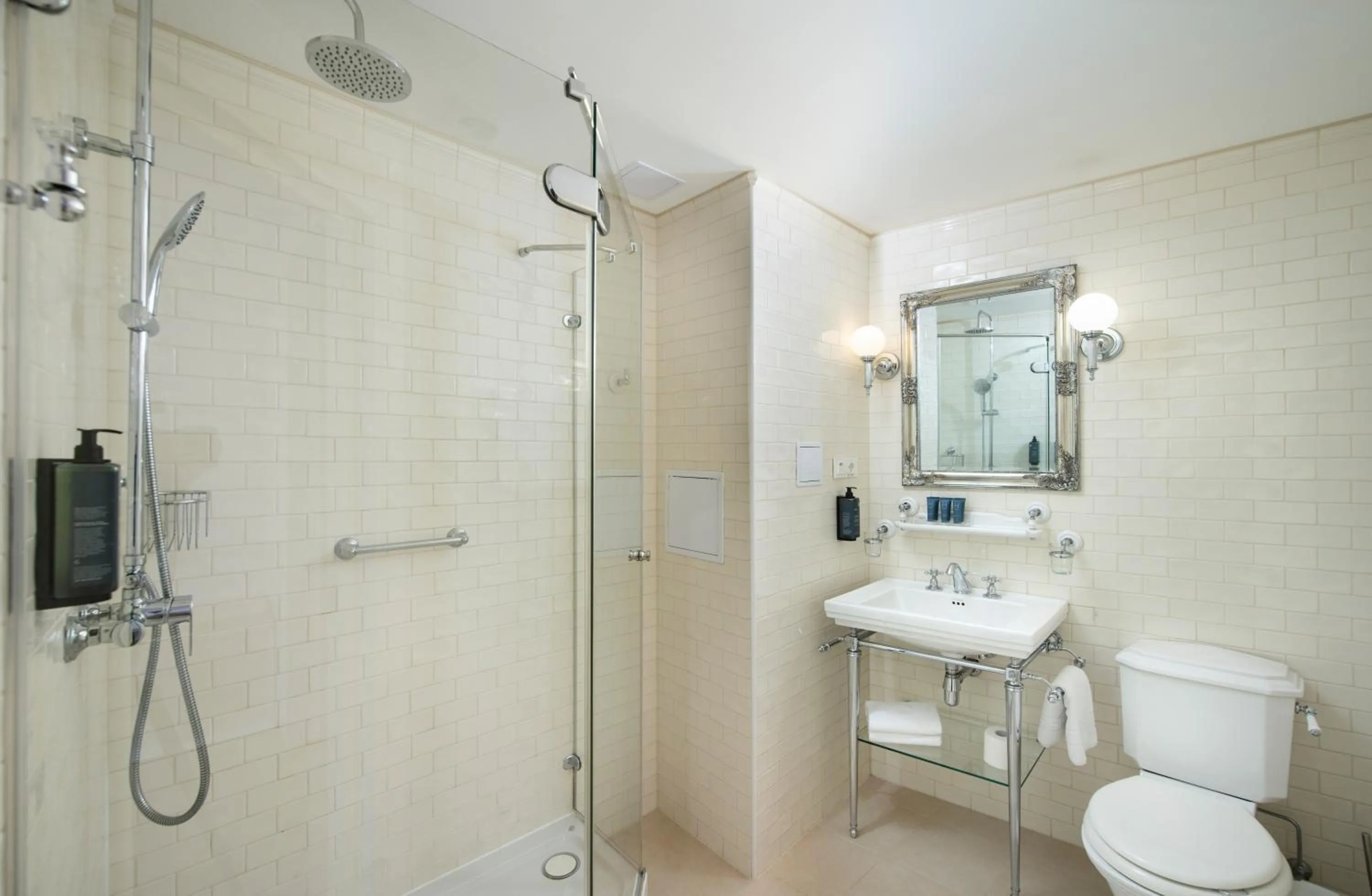 Bathroom in Hestia Hotel Draugi