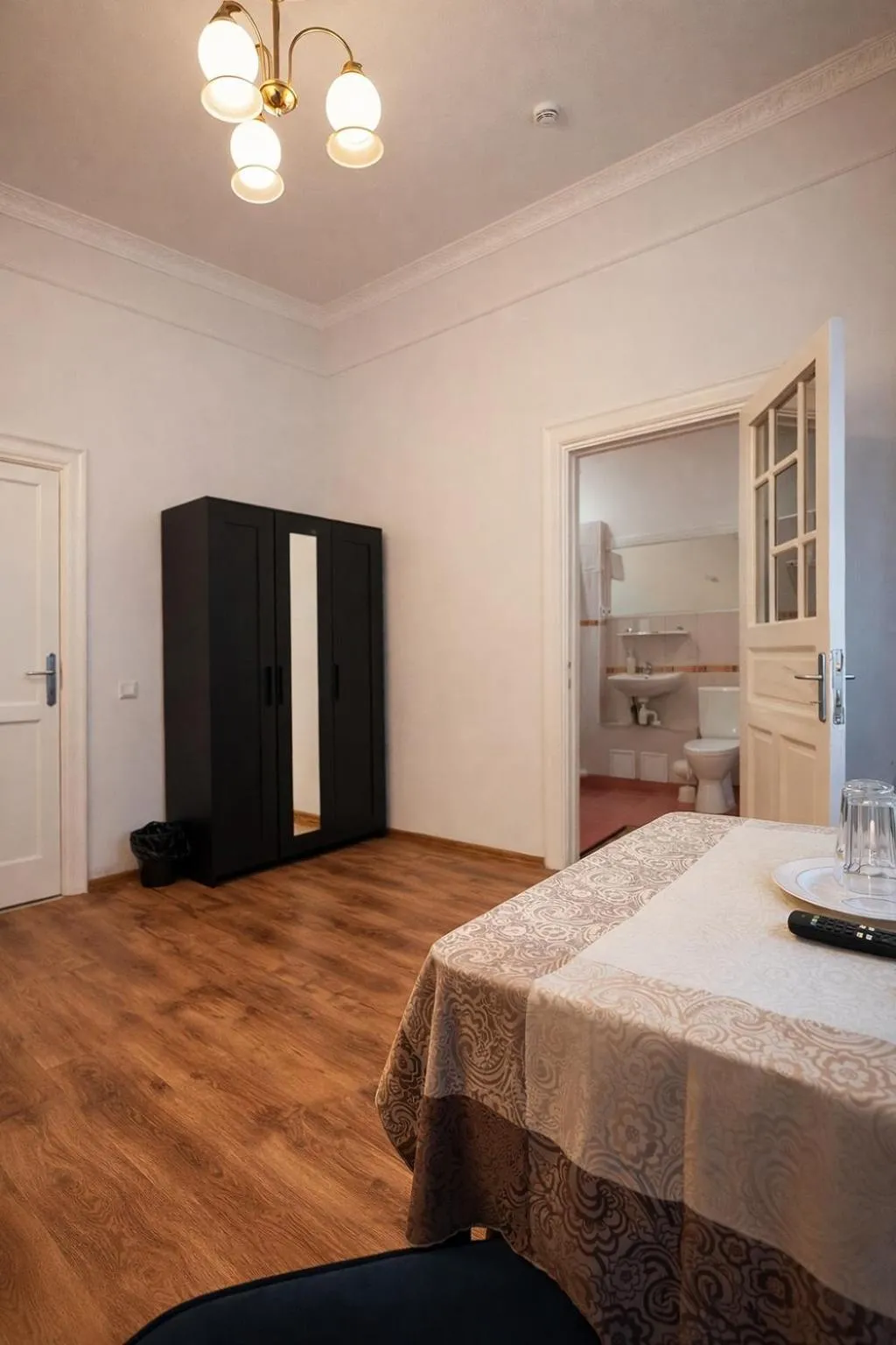 Dining area, Bed in Viktorija