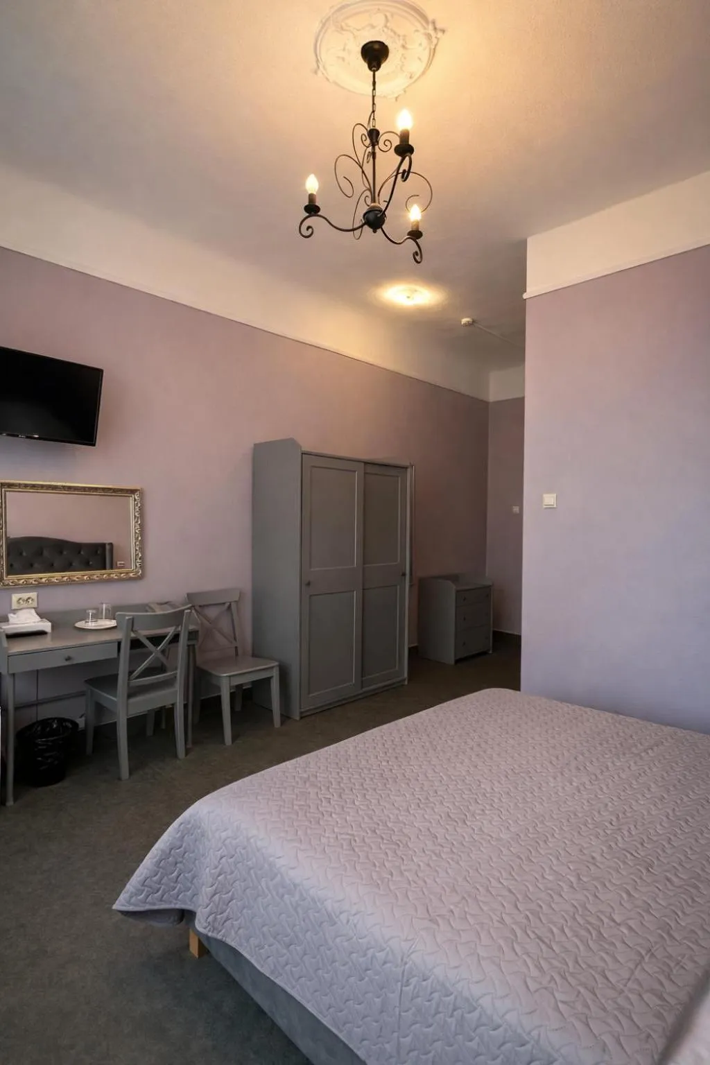 Photo of the whole room, Bed in Viktorija