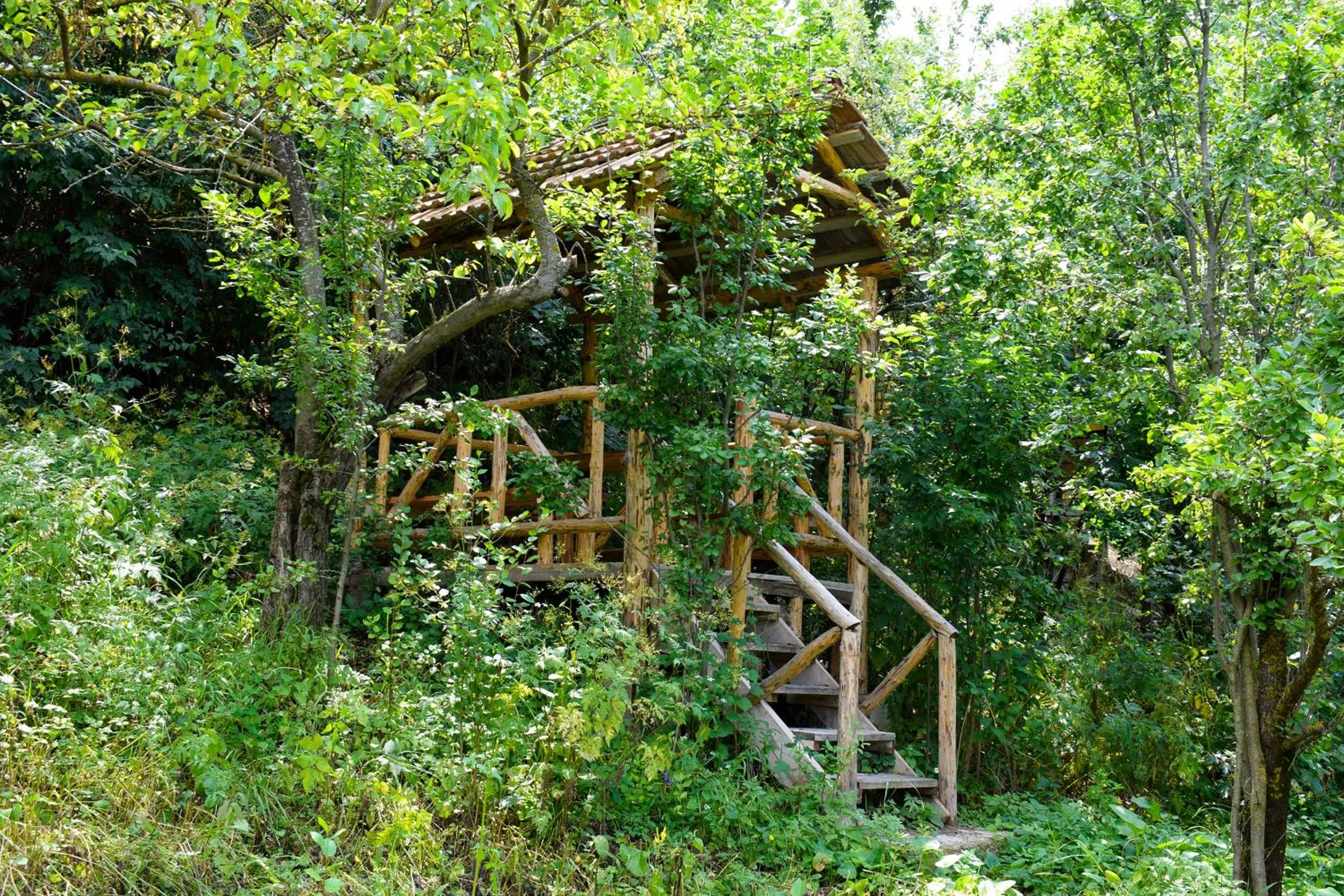 Entertainment in Verin Tun