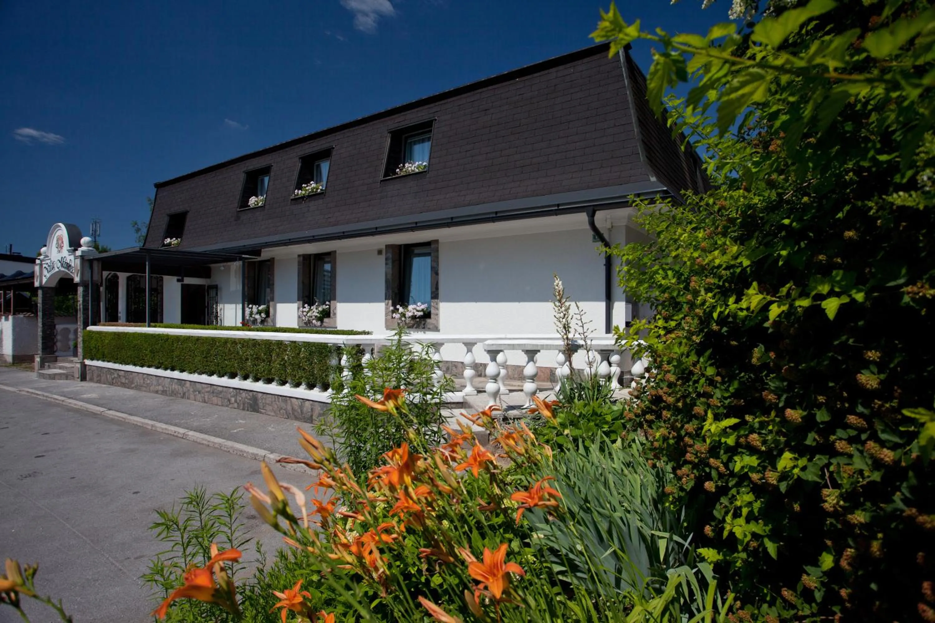 Facade/entrance in ApartHotel Vila Minka