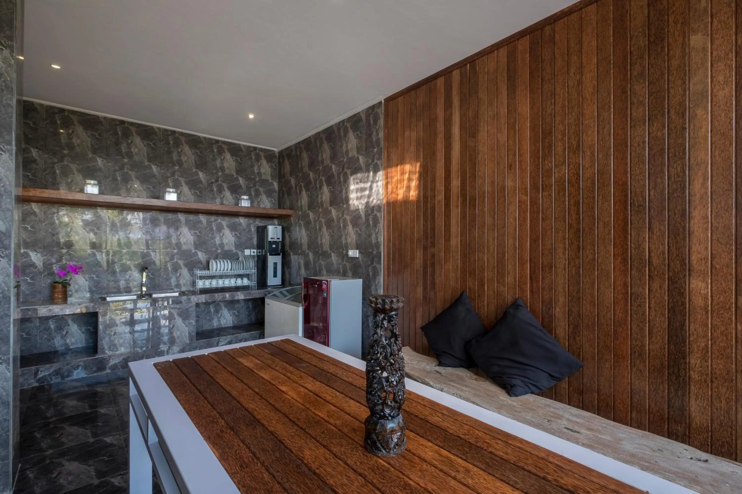 Communal kitchen in Villa Suari I