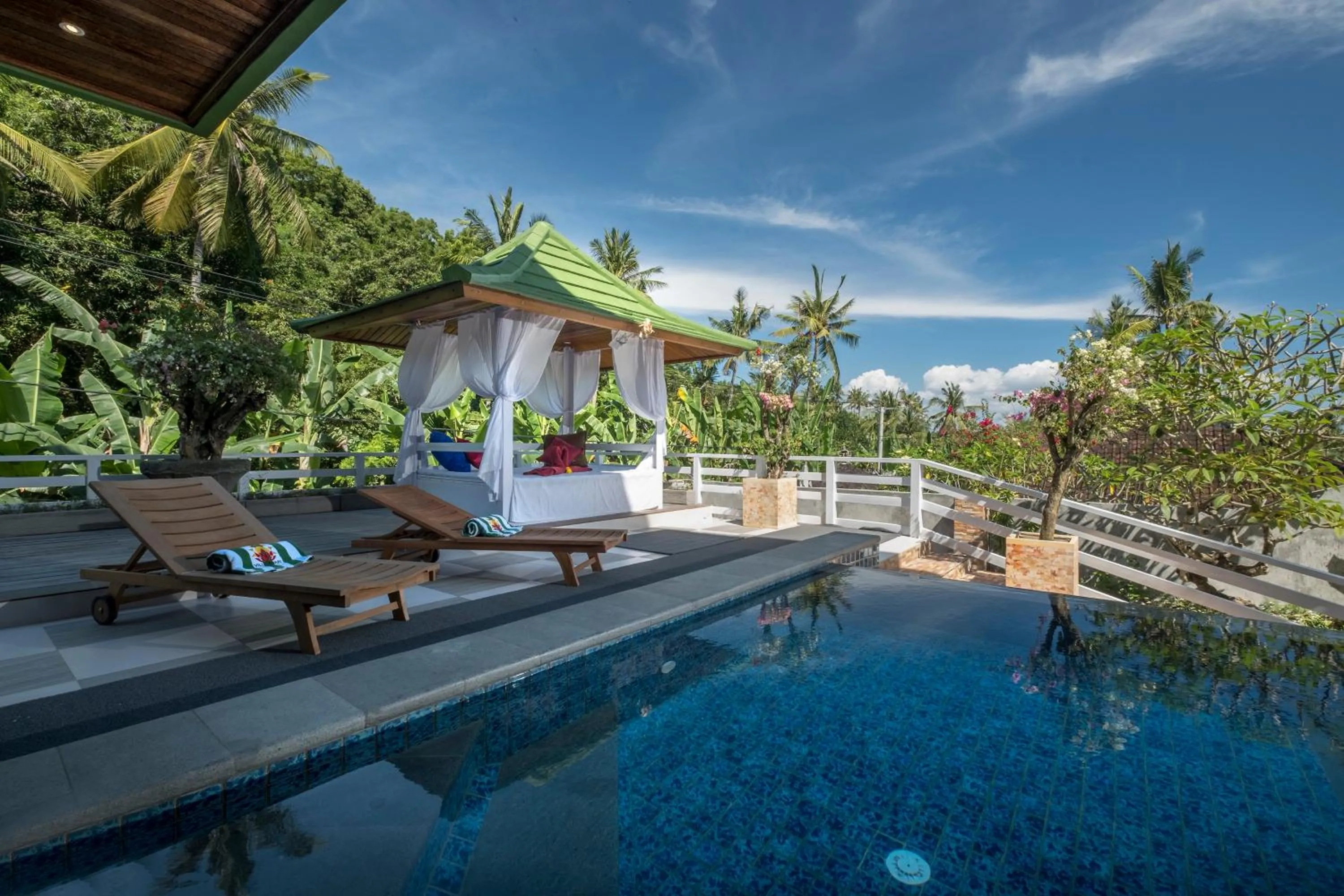 Swimming pool in Villa Suari I