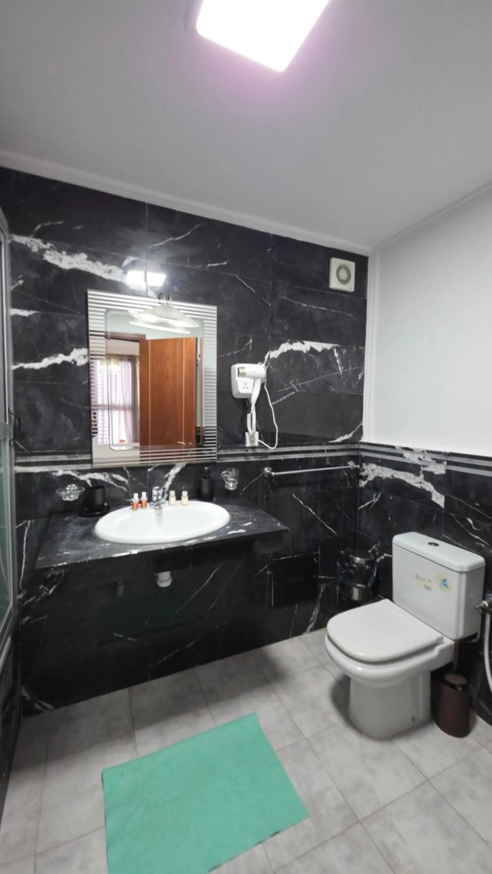 Toilet in City Bleu Maroc