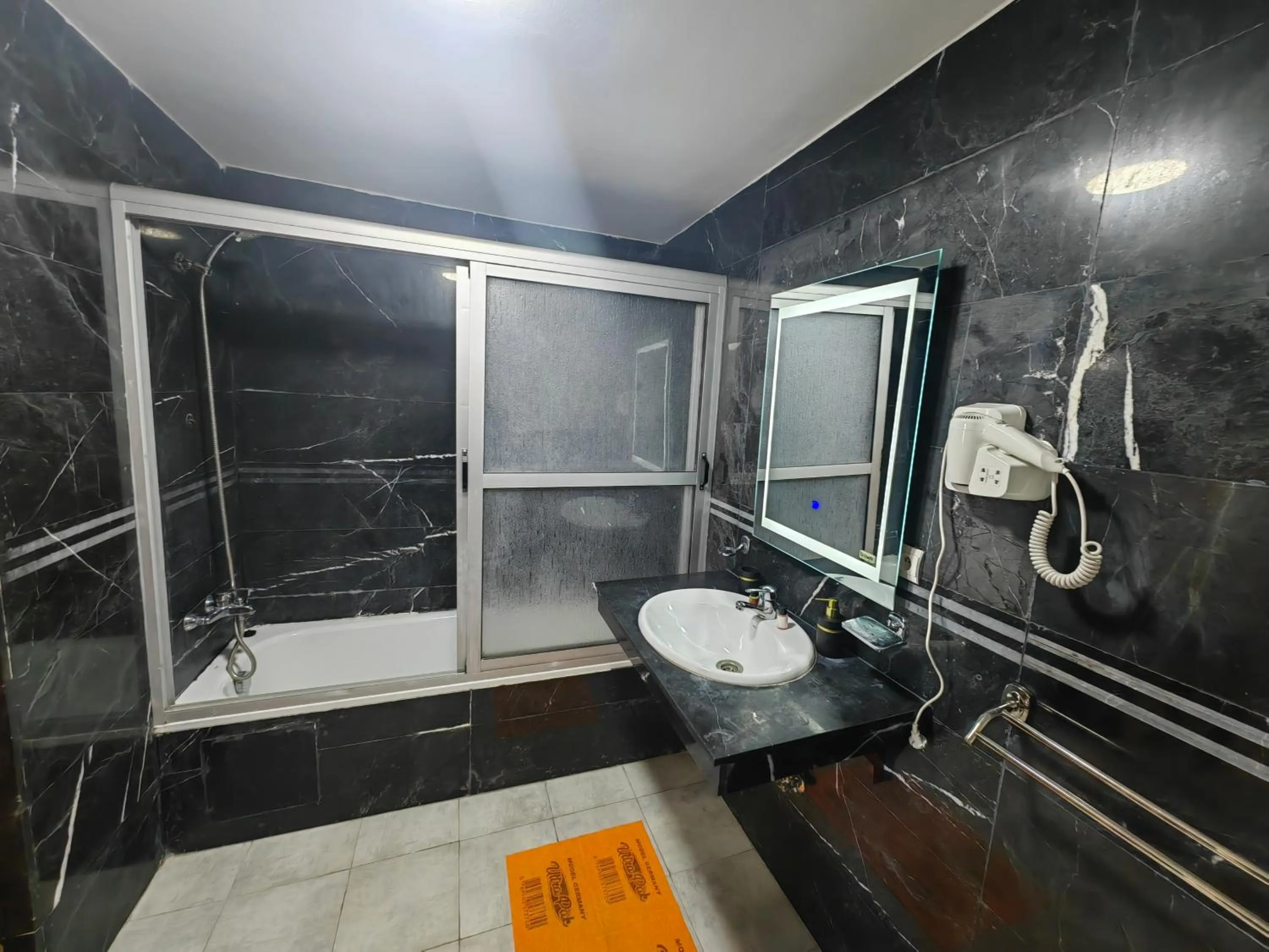 Shower in City Bleu Maroc
