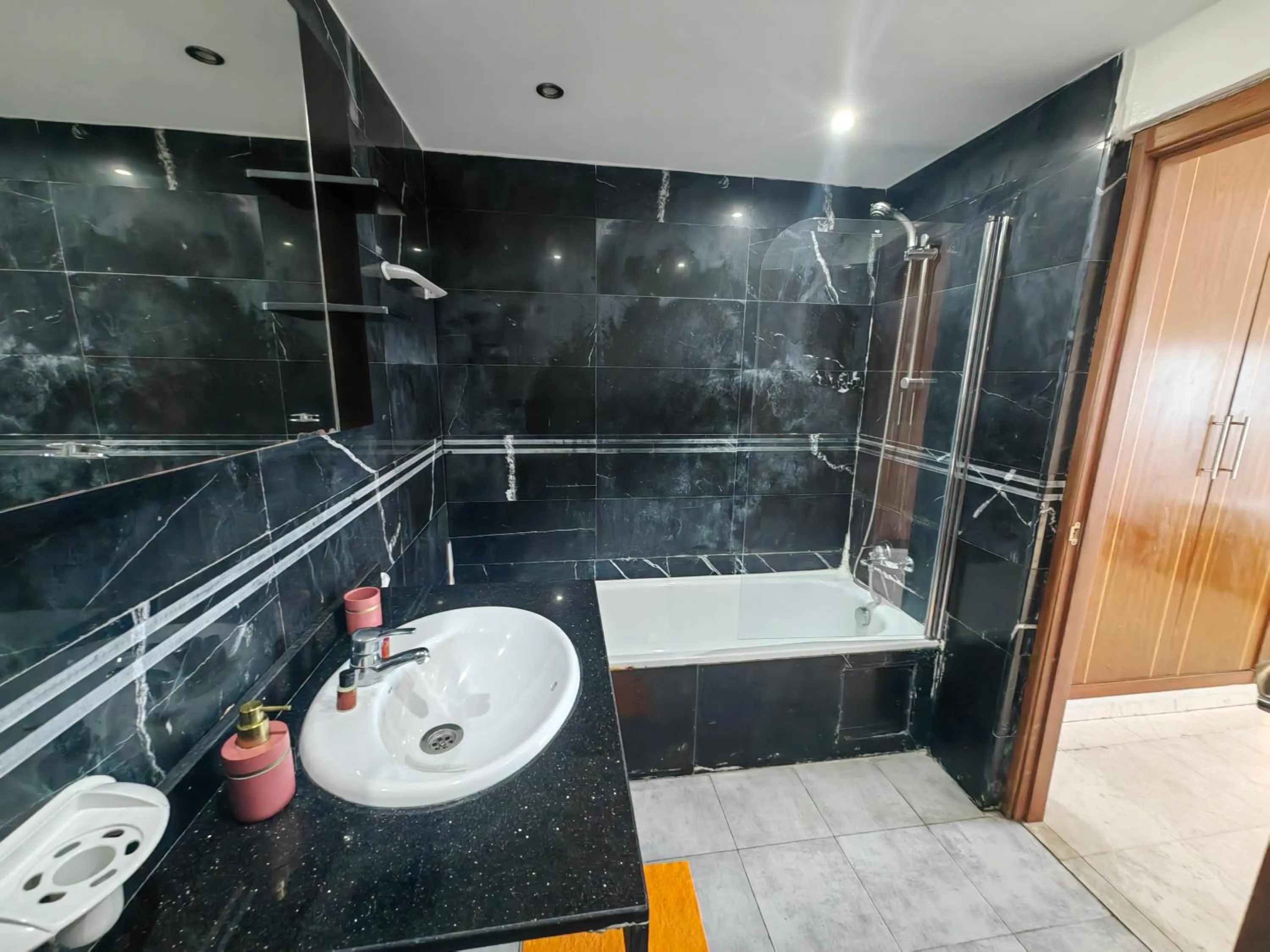 Shower in City Bleu Maroc