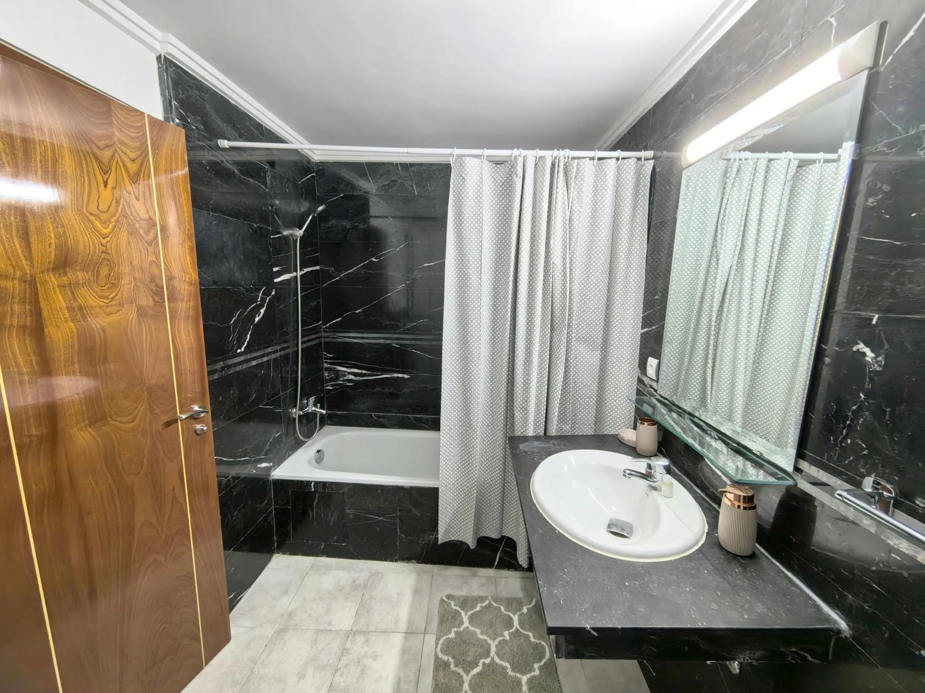 Shower in City Bleu Maroc