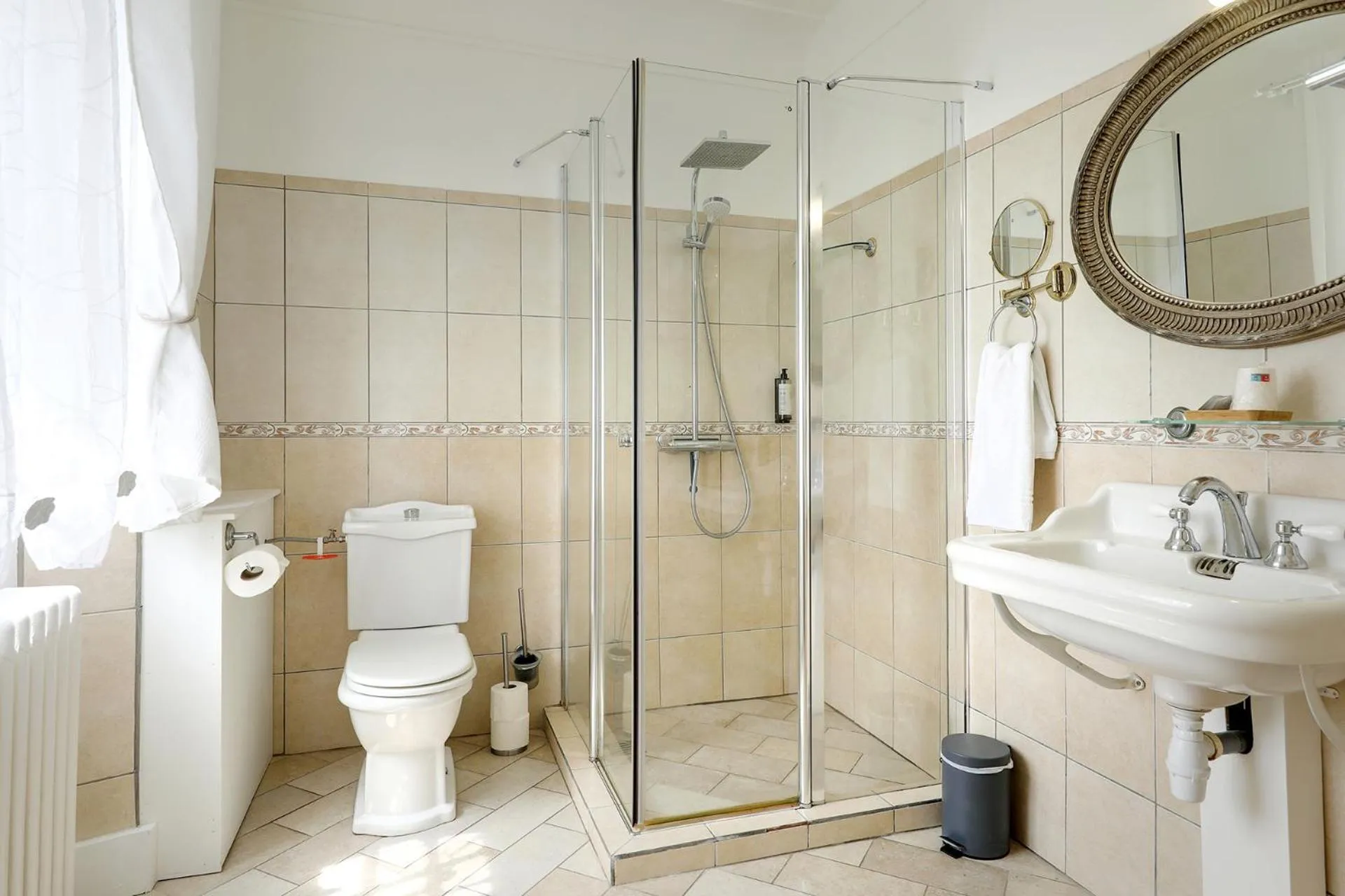 Shower in Hattonchatel Château & Restaurant La Table du Château