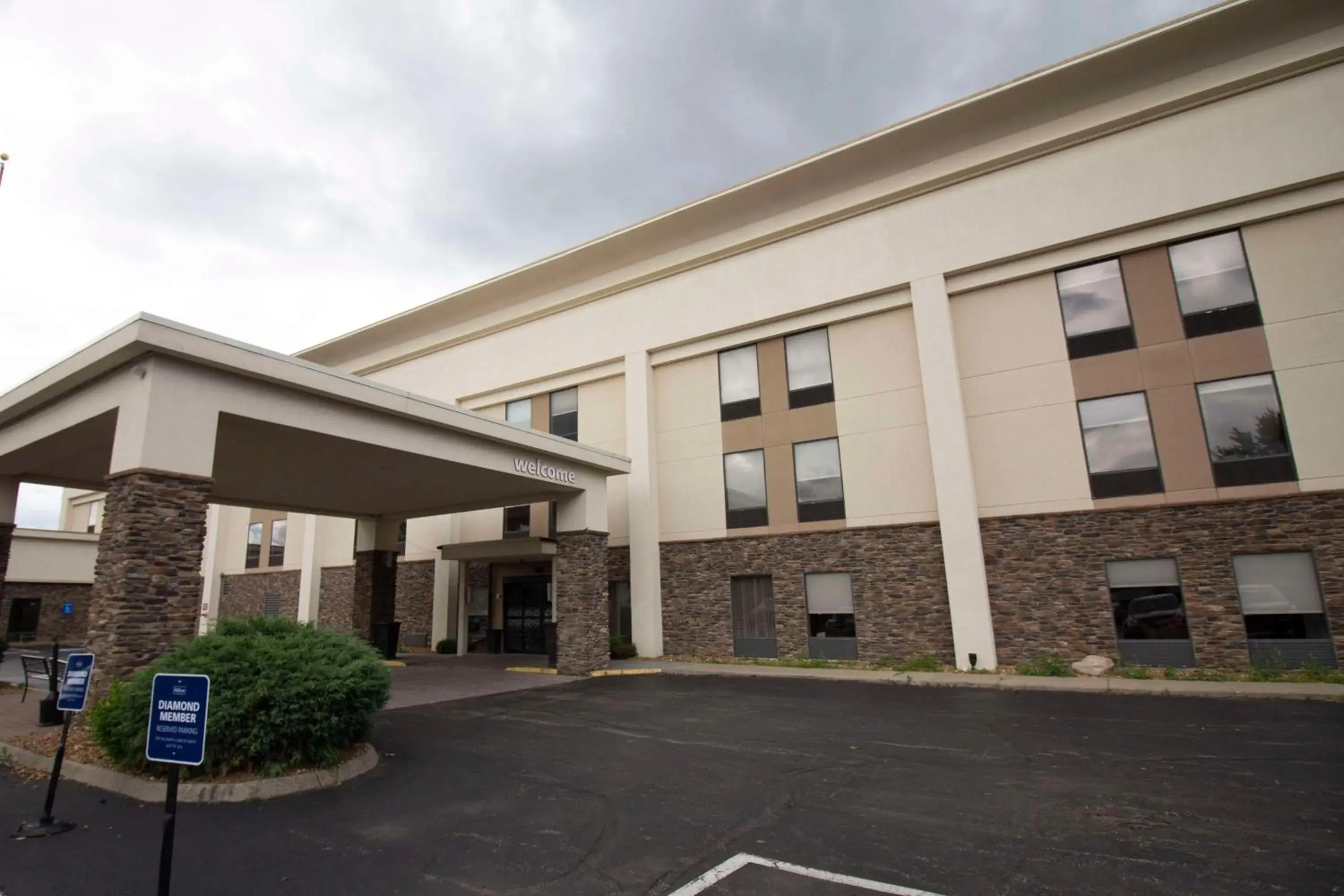 Property building in Hampton Inn Kent/Akron Area Property building in Hampton Inn Kent/Akron Area