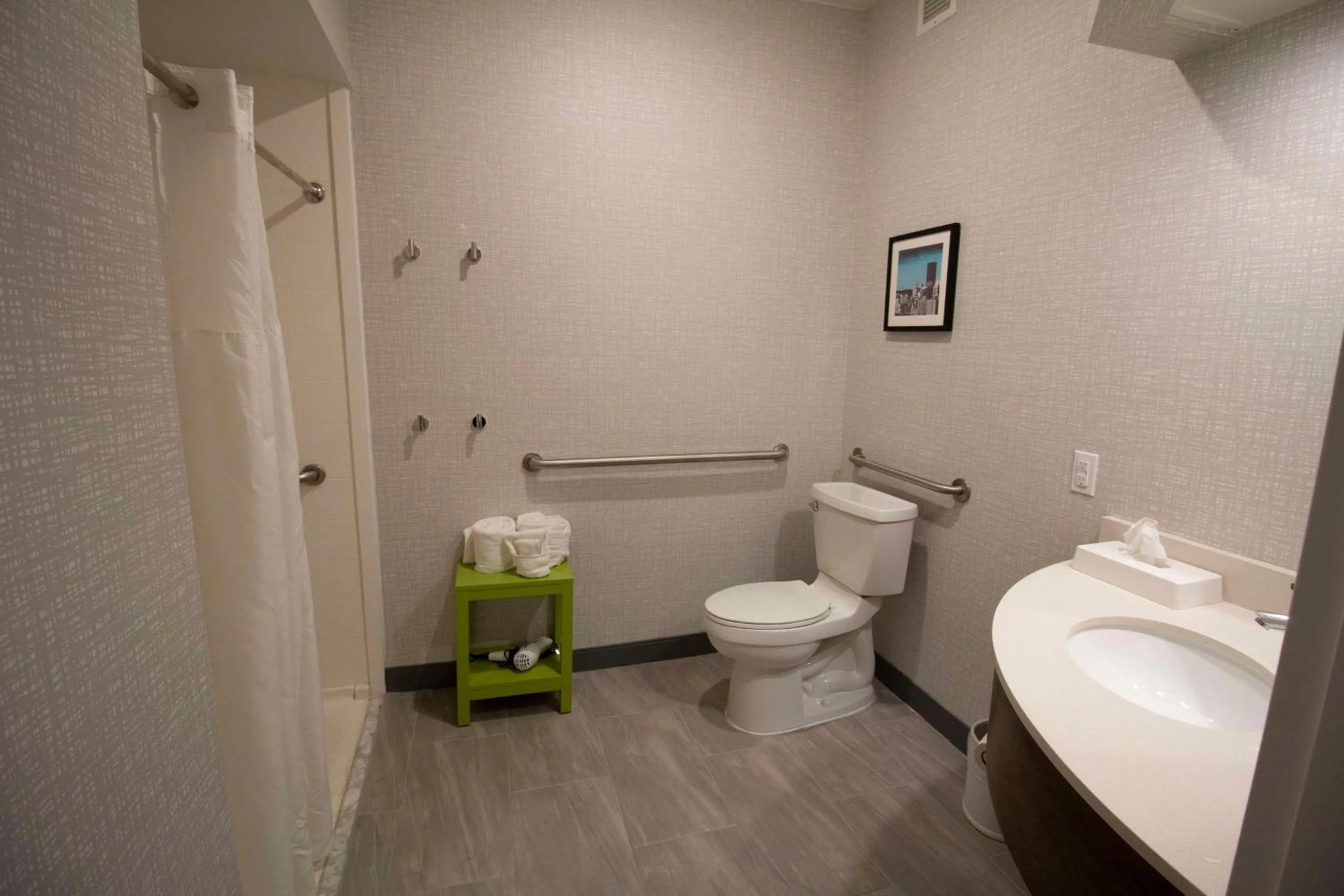 Bathroom in Hampton Inn Kent/Akron Area