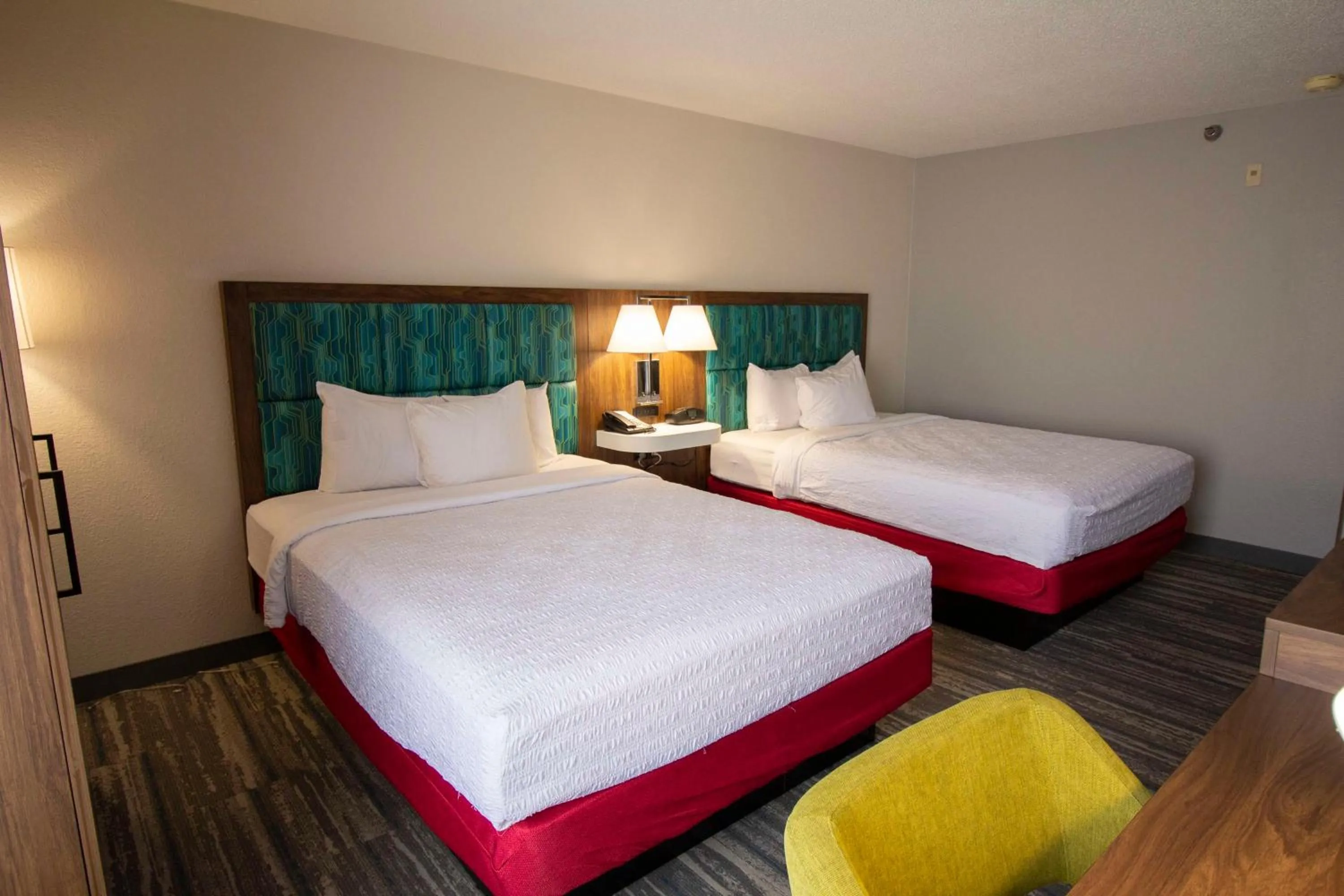 Bed in Hampton Inn Kent/Akron Area