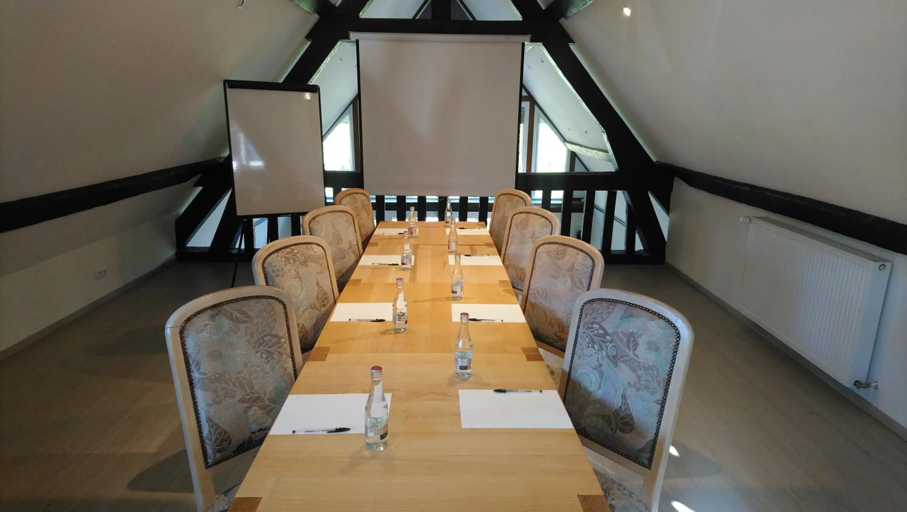 Seating area in Logis Hotel Le Relais De La Poste Restaurant Le Fil du Temps