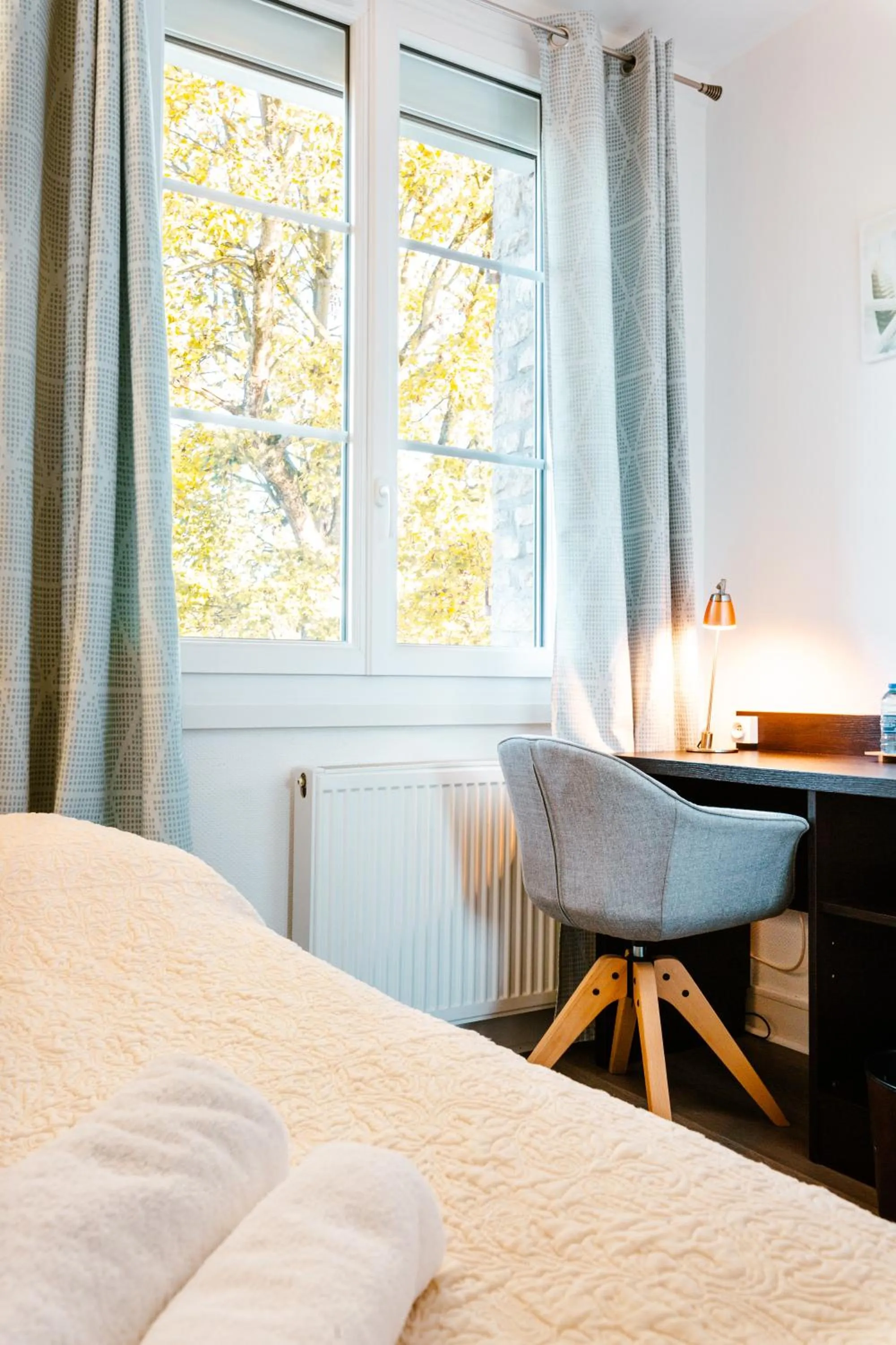 Bedroom, Bed in Logis Hotel Le Relais De La Poste Restaurant Le Fil du Temps