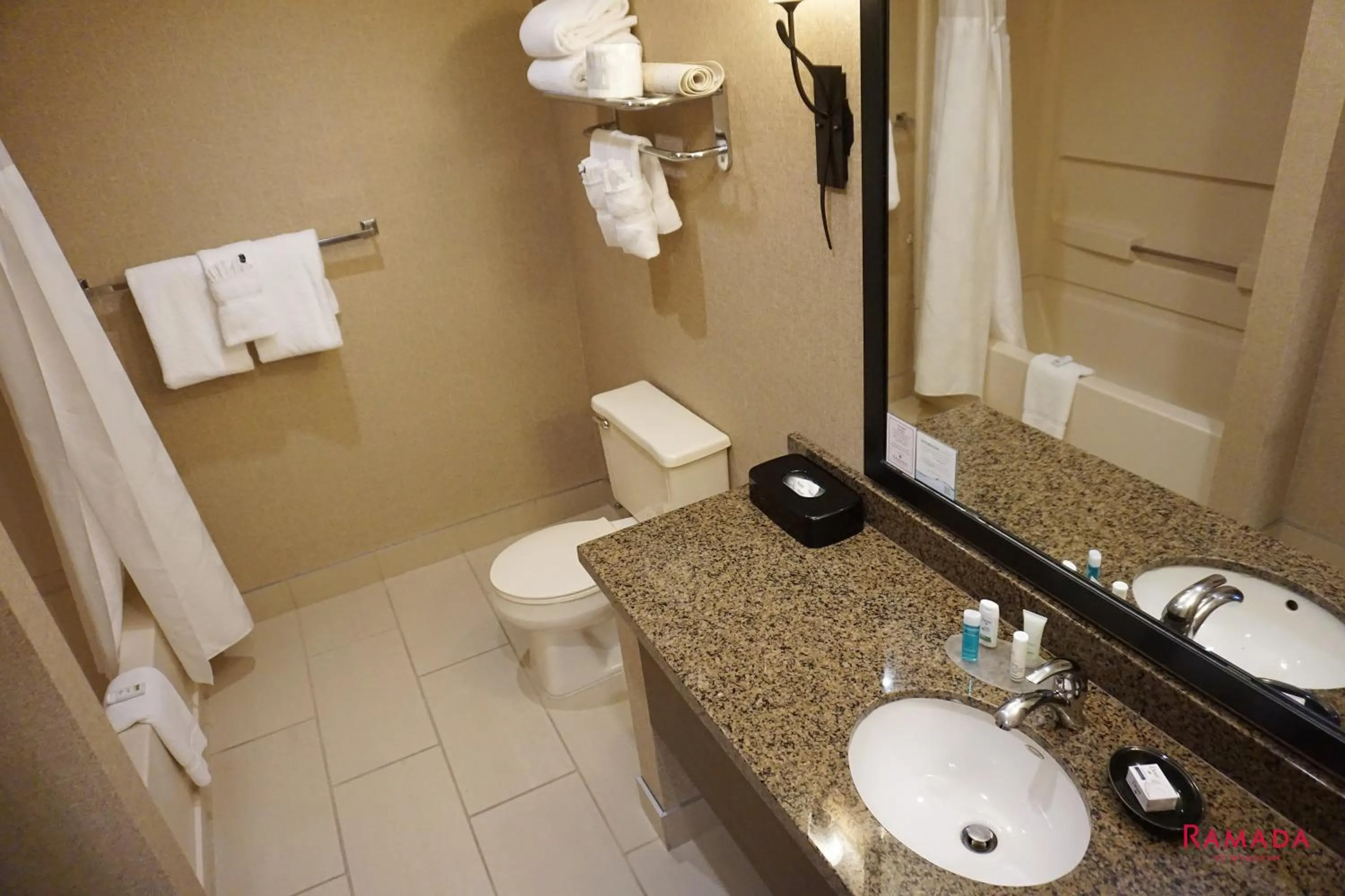 Ramada by Wyndham Kelowna Hotel & Conference Center