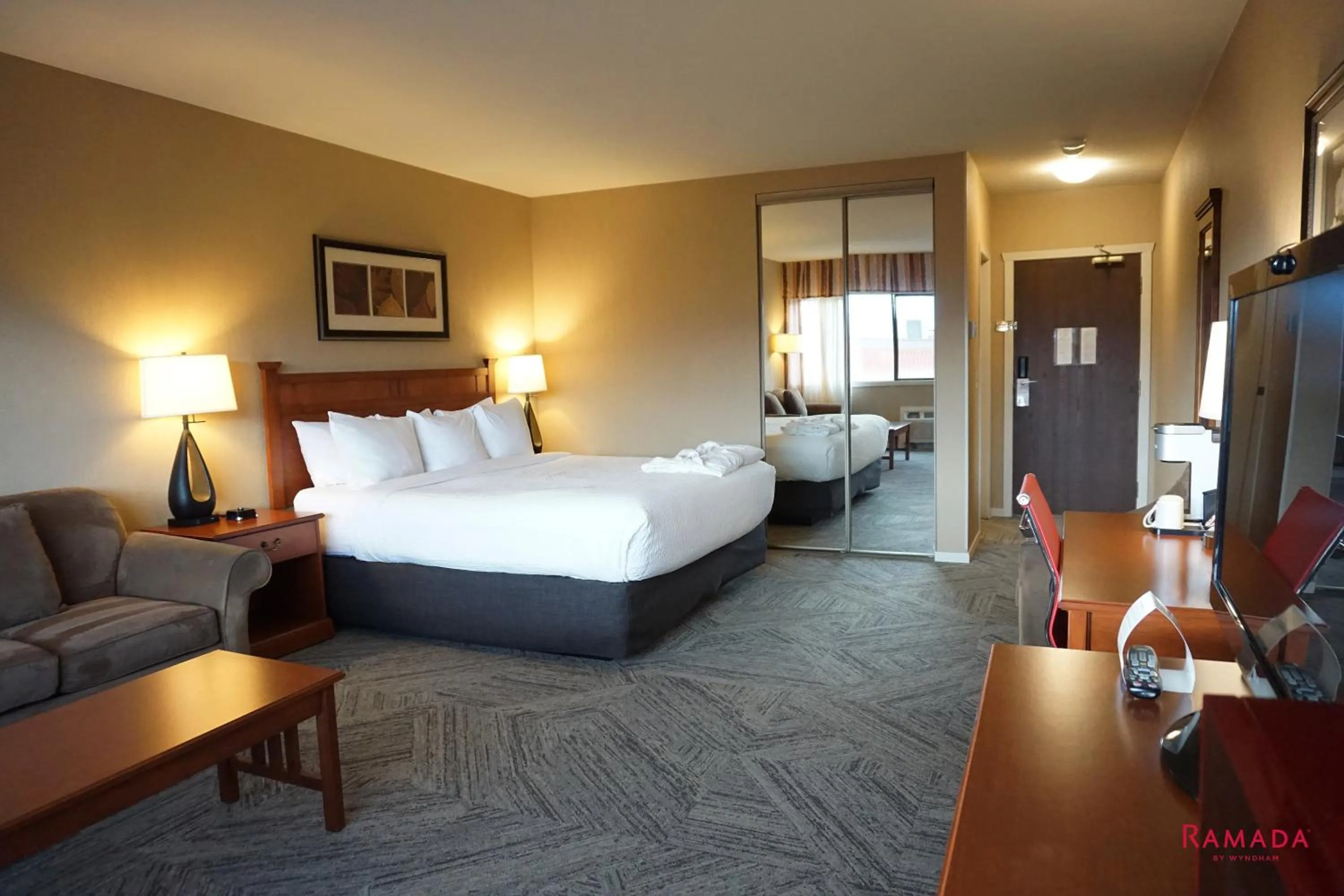Bed in Ramada by Wyndham Kelowna Hotel & Conference Center