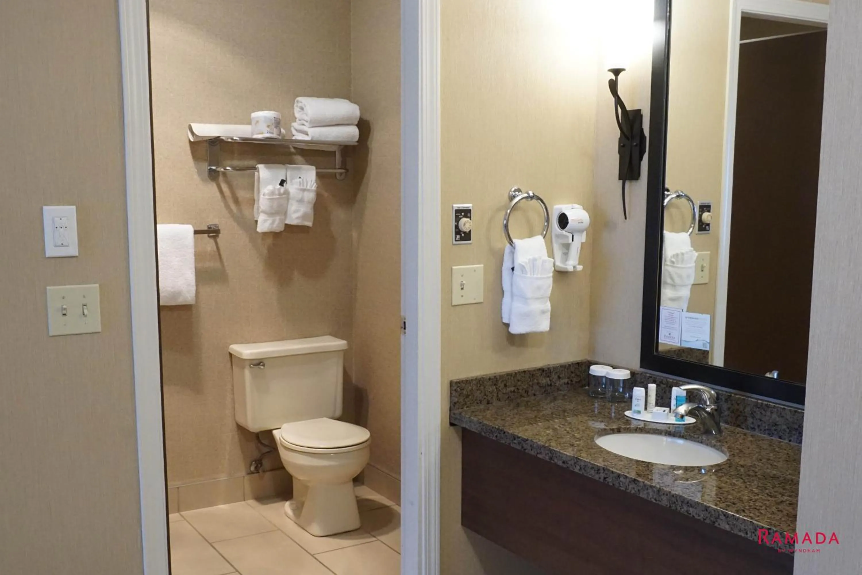 Ramada by Wyndham Kelowna Hotel & Conference Center