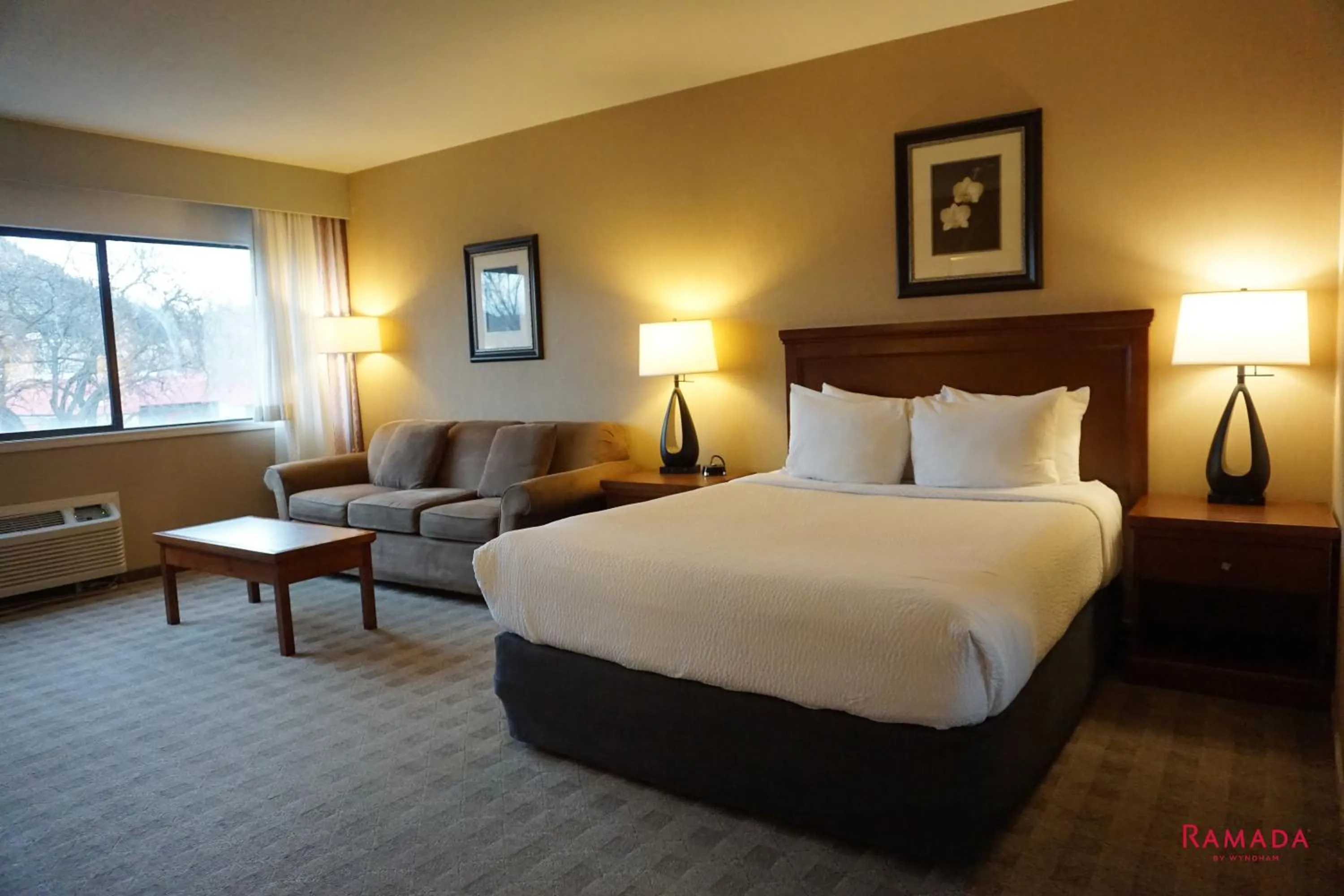 Bed in Ramada by Wyndham Kelowna Hotel & Conference Center
