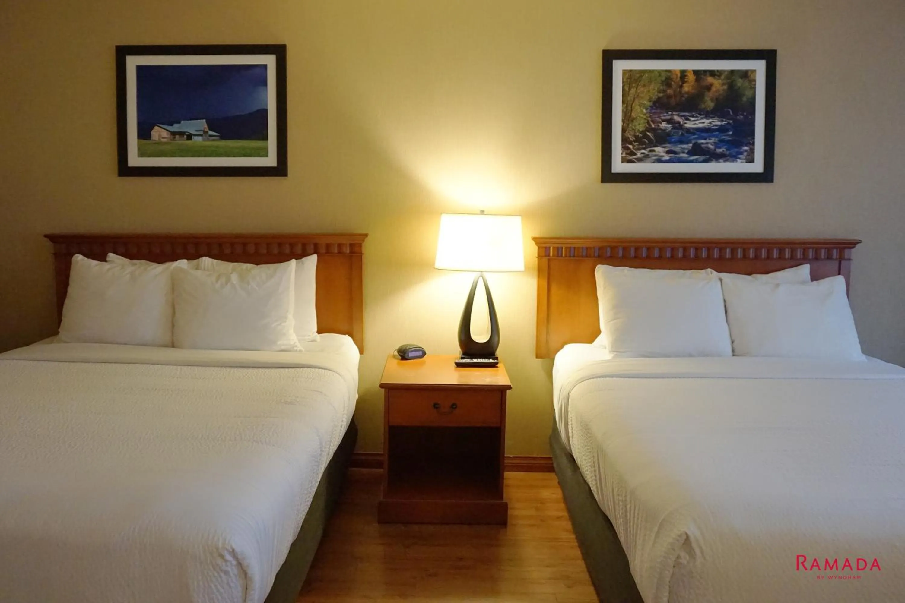 Bed in Ramada by Wyndham Kelowna Hotel & Conference Center