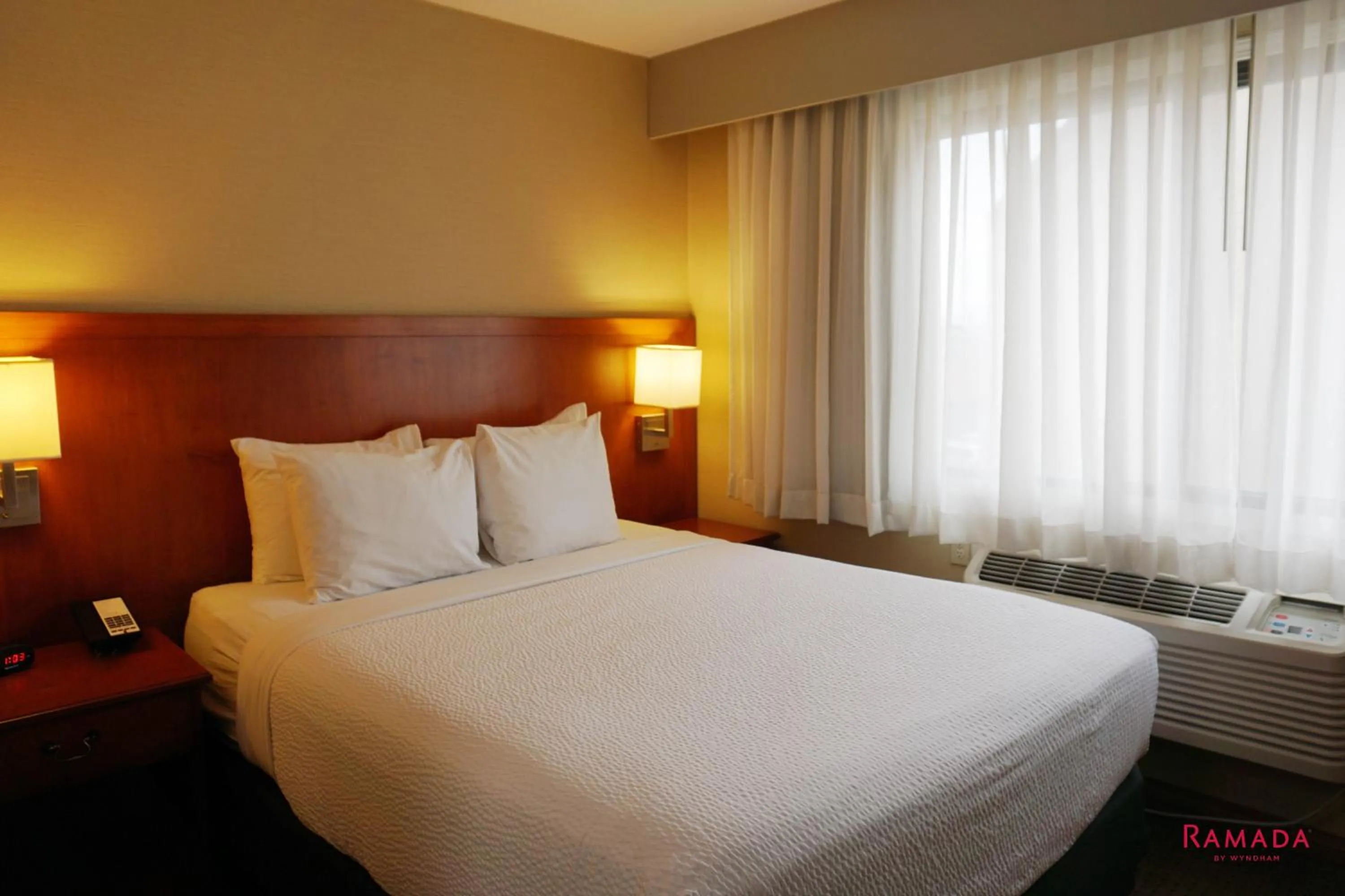 Bed in Ramada by Wyndham Kelowna Hotel & Conference Center