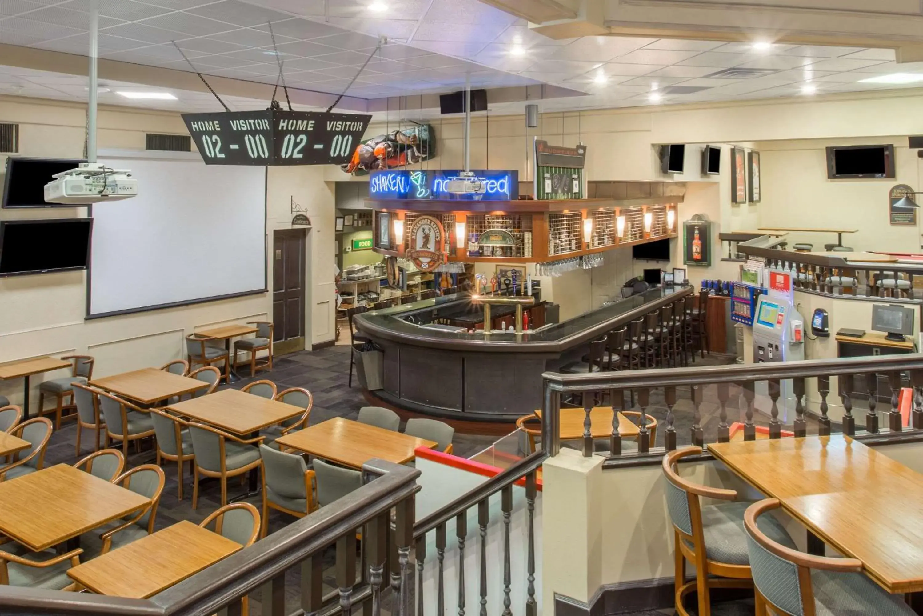 Lounge or bar in Ramada by Wyndham Kelowna Hotel & Conference Center Lounge or bar in Ramada by Wyndham Kelowna Hotel & Conference Center