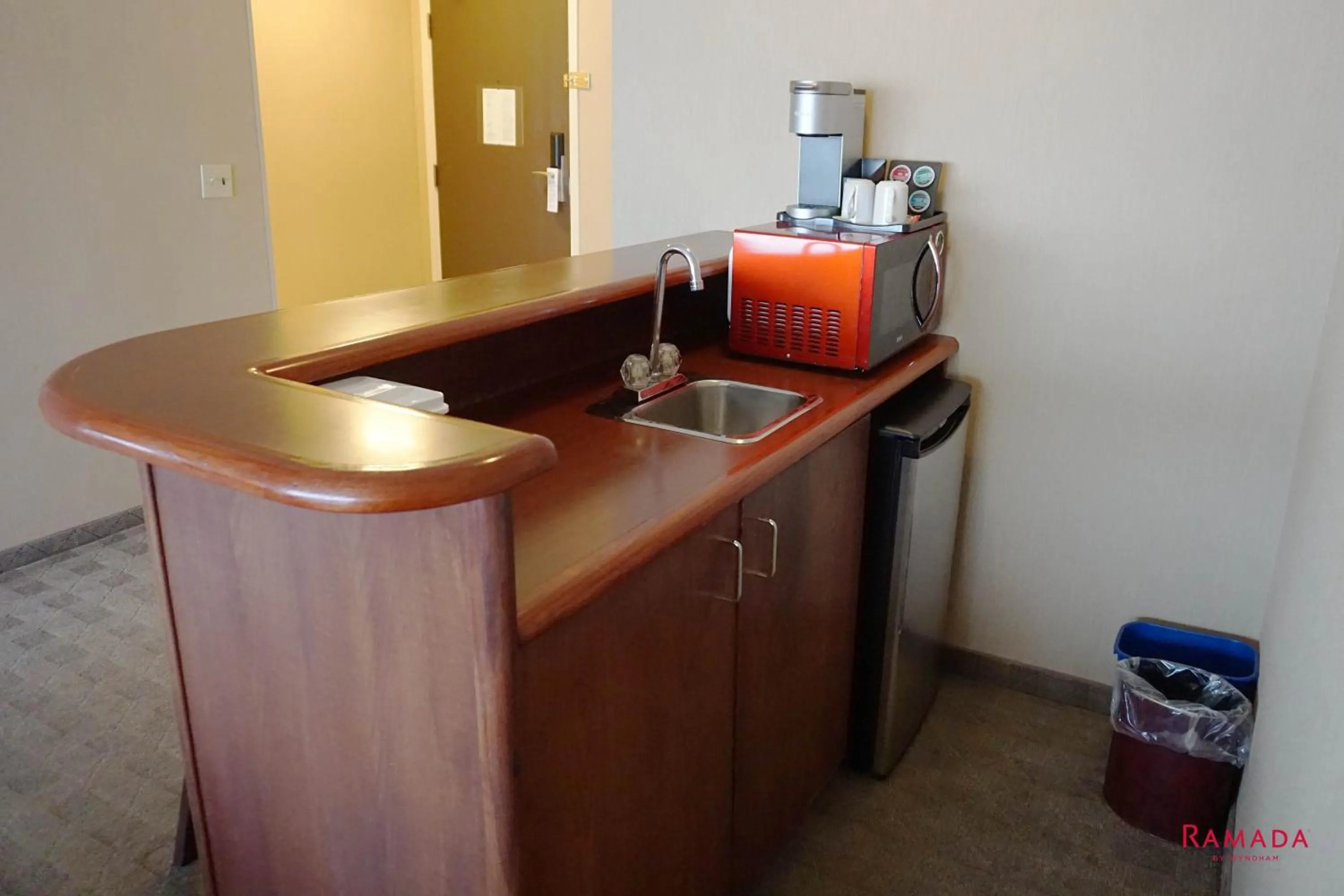 Ramada by Wyndham Kelowna Hotel & Conference Center