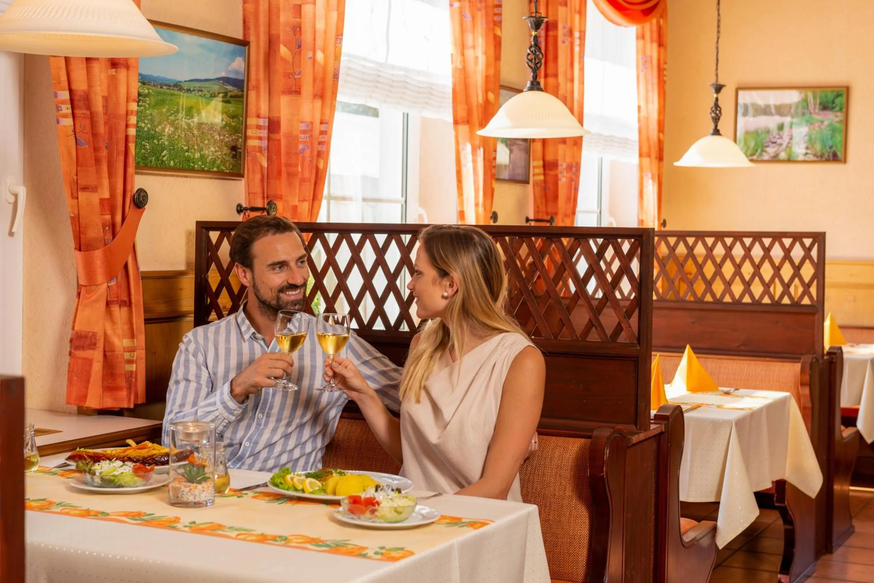 Restaurant/places to eat in Waldhotel Humboldtsee