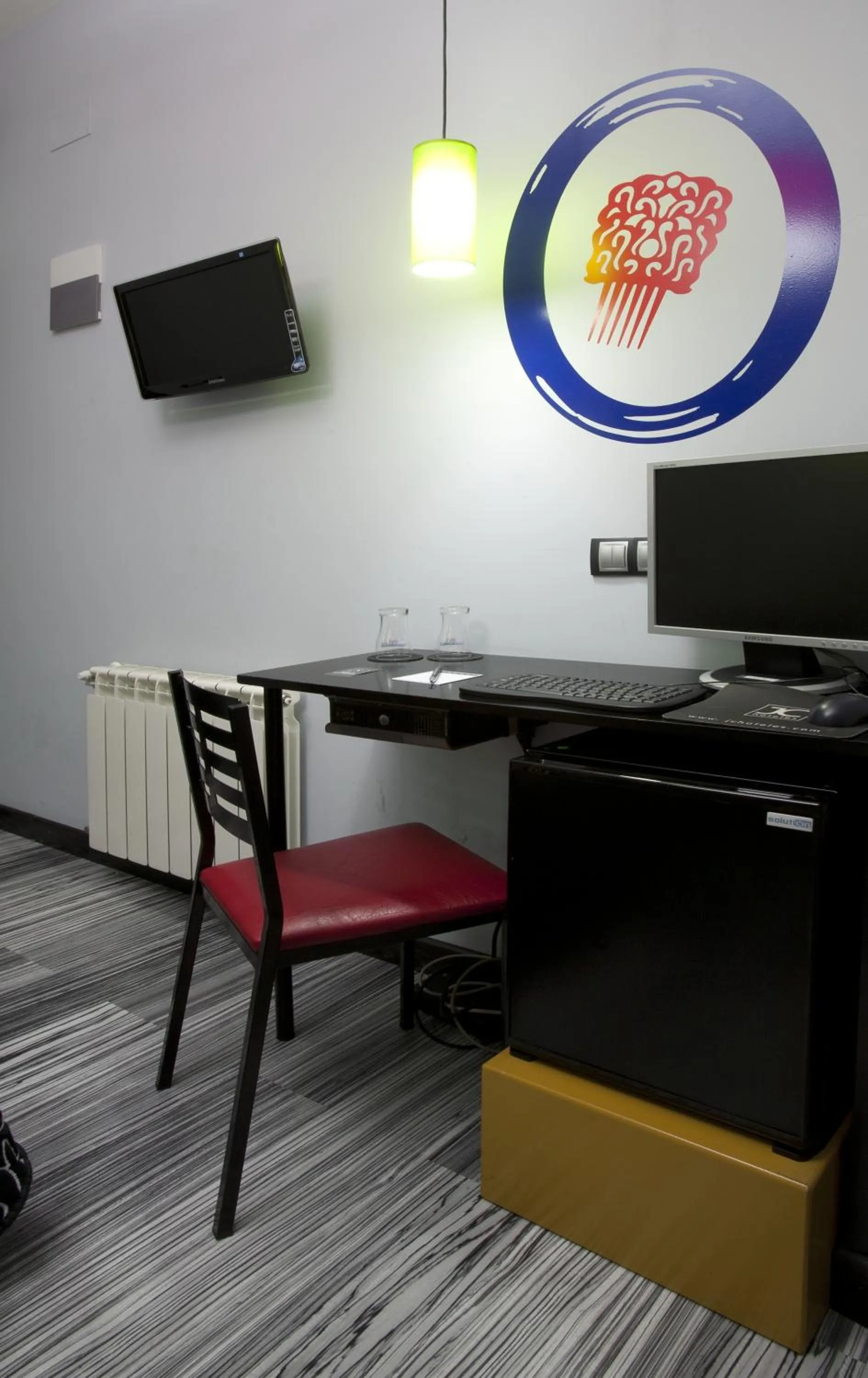 TV and multimedia in JC Rooms Santa Ana