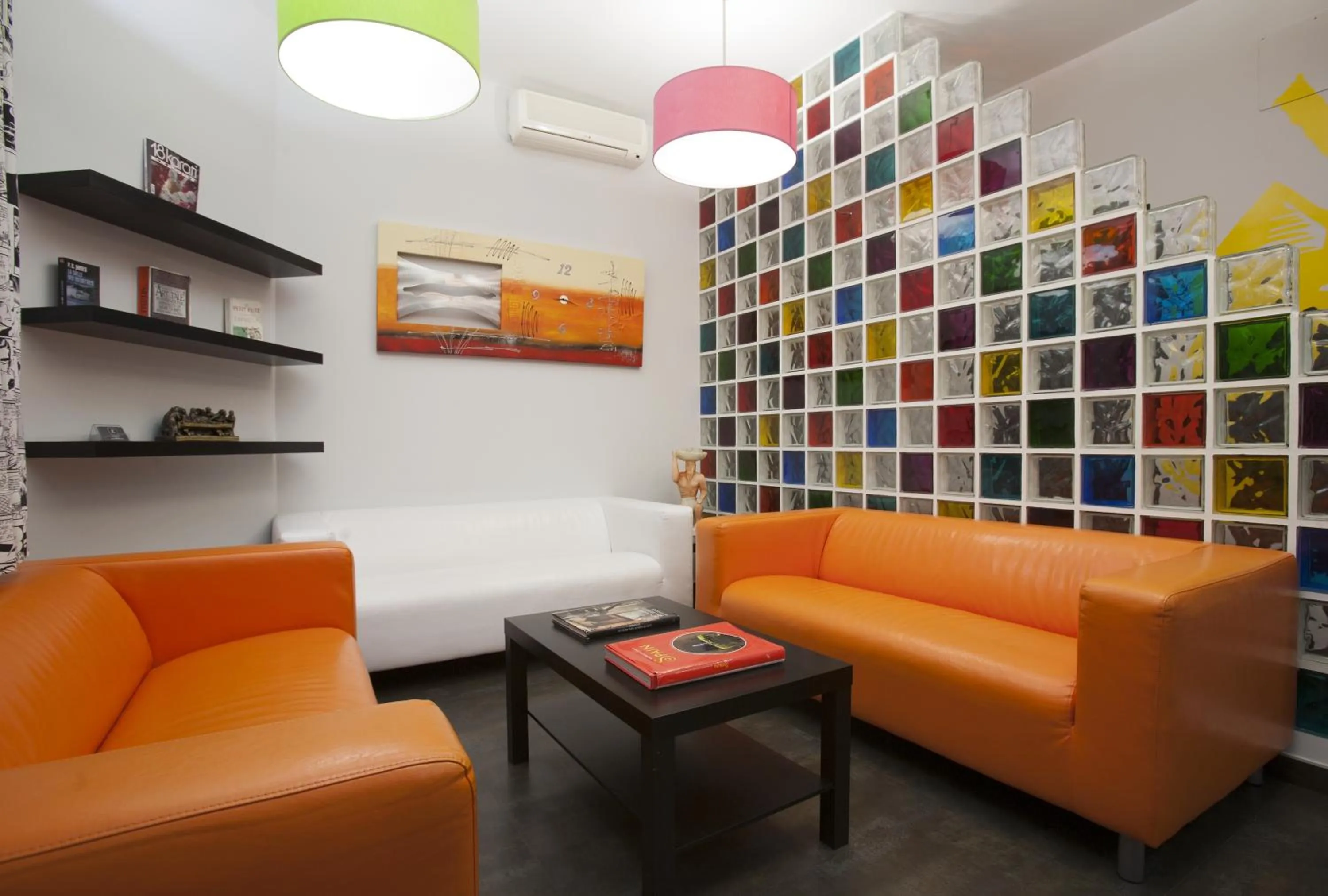 Lobby or reception in JC Rooms Santa Ana