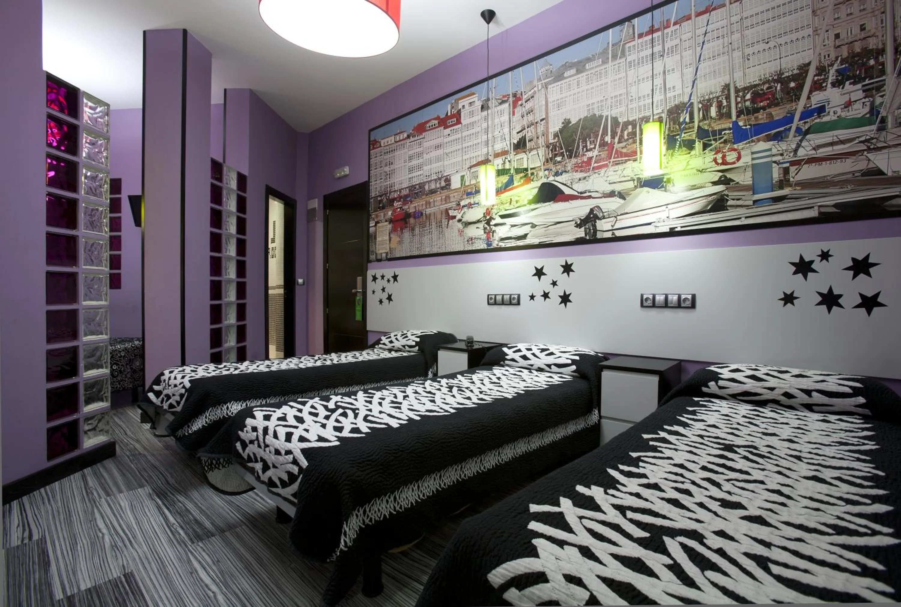 Photo of the whole room, Bed in JC Rooms Santa Ana