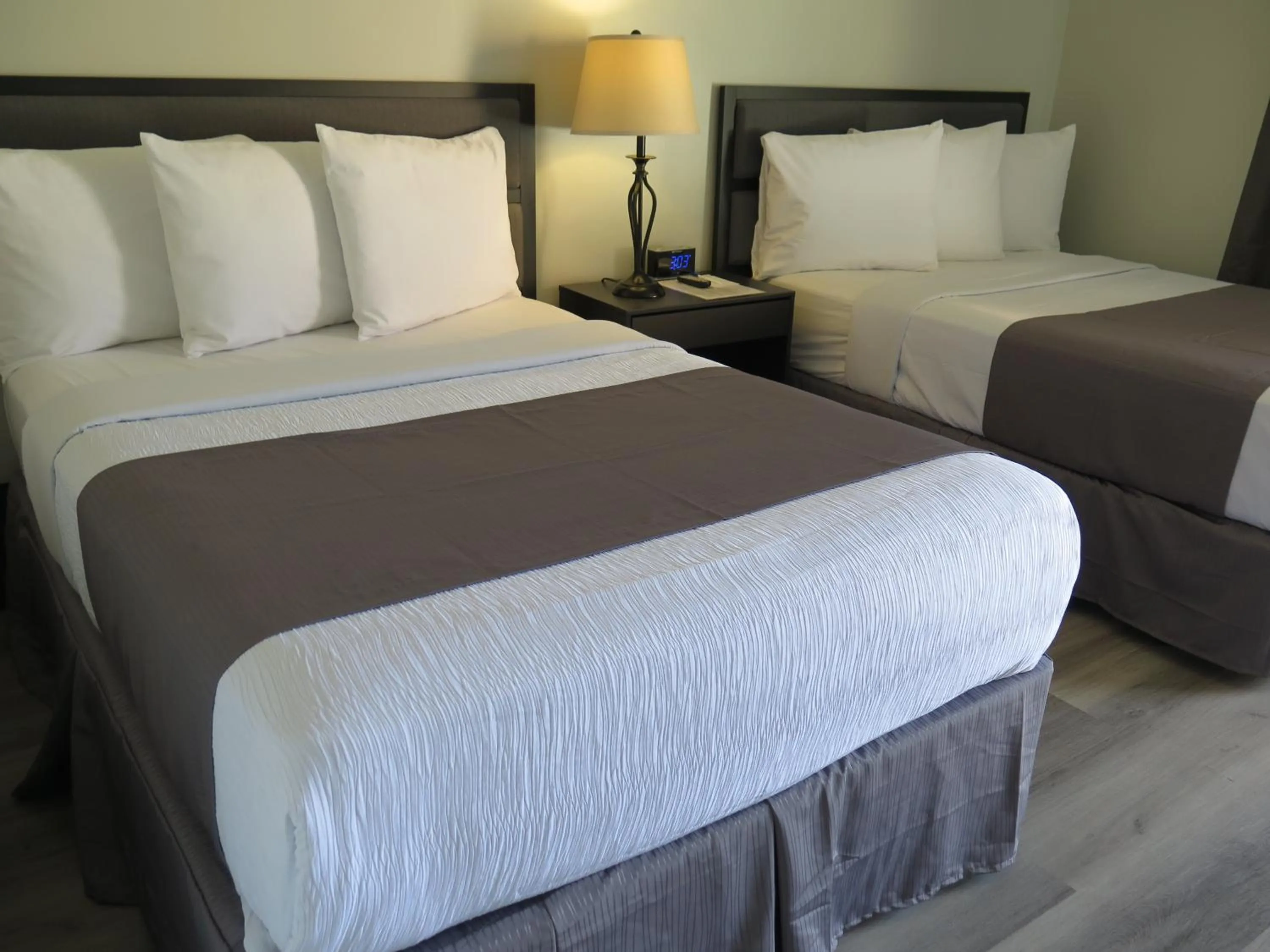 Bedroom, Bed in DTLA Hotel