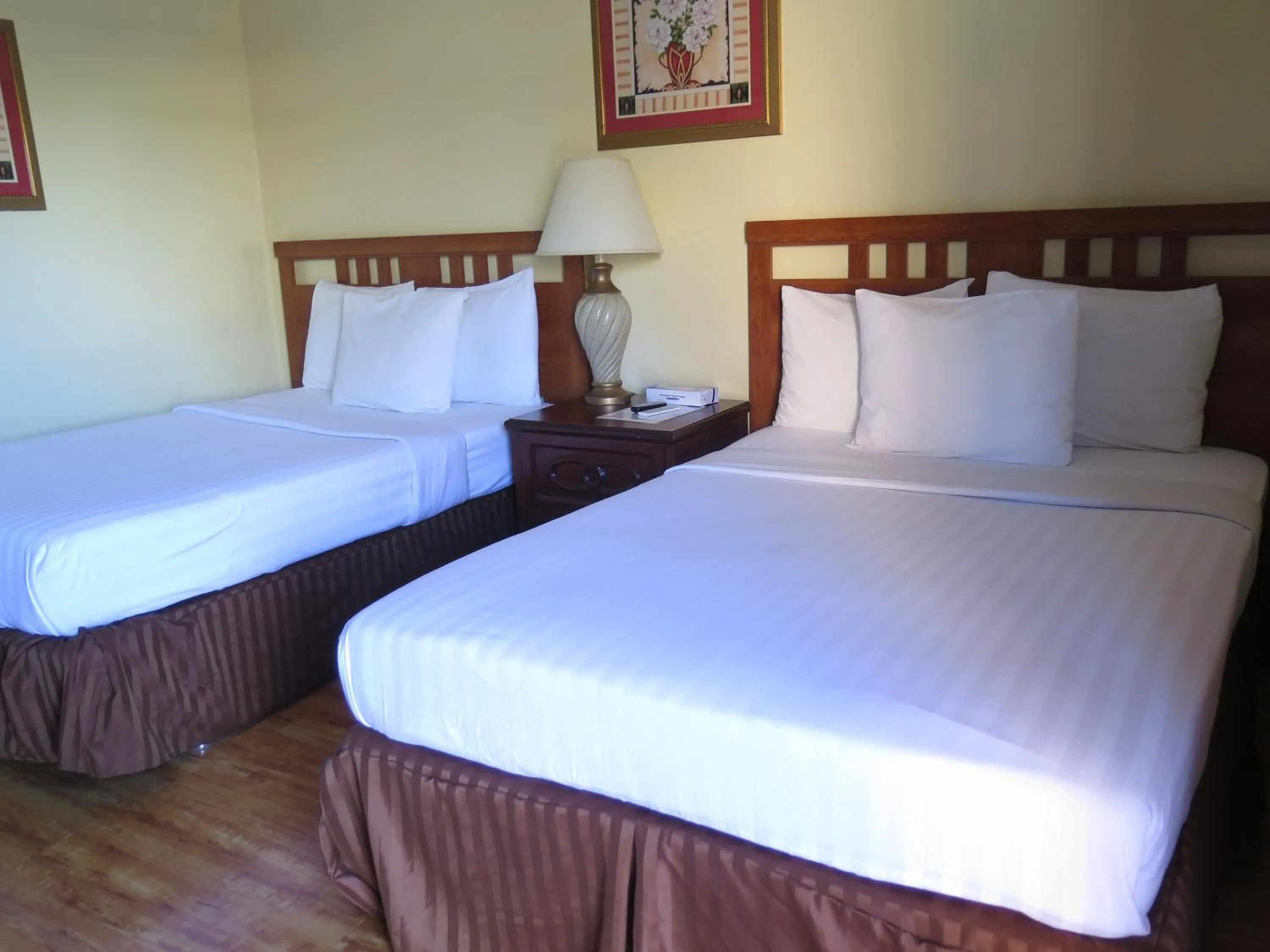 Bedroom, Bed in DTLA Hotel