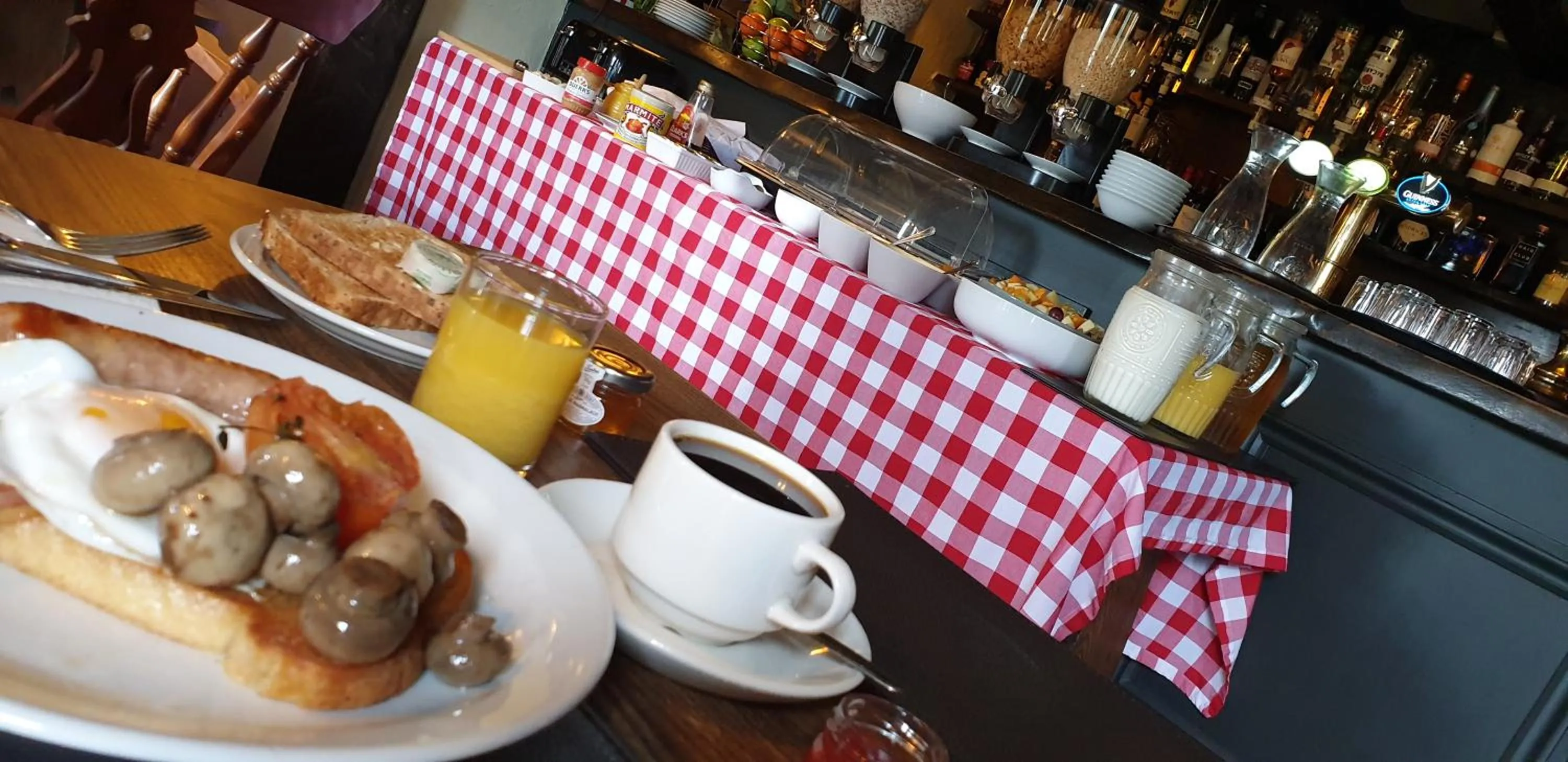 Breakfast in The Thatch Inn