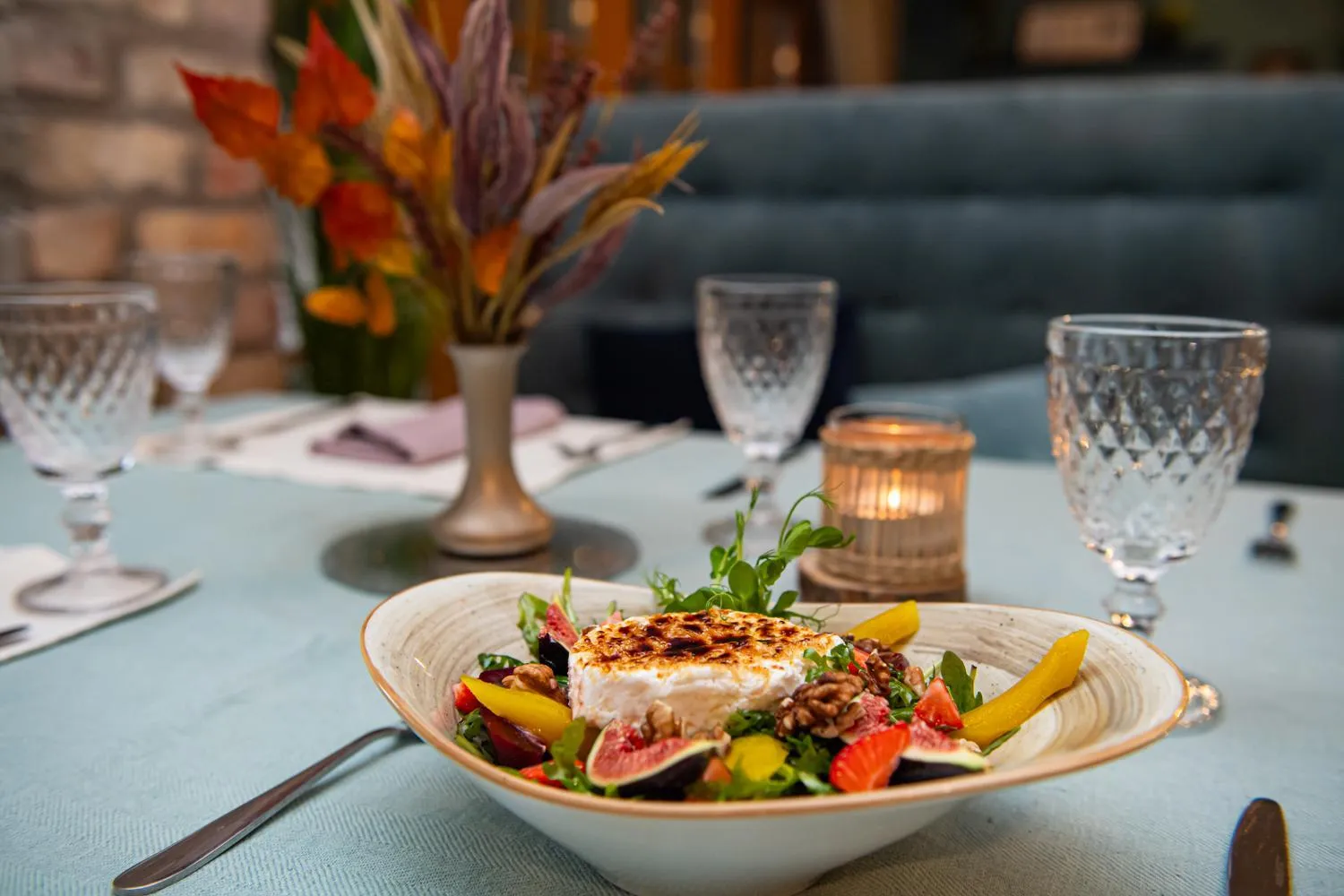 Restaurant/places to eat in Porto Resort