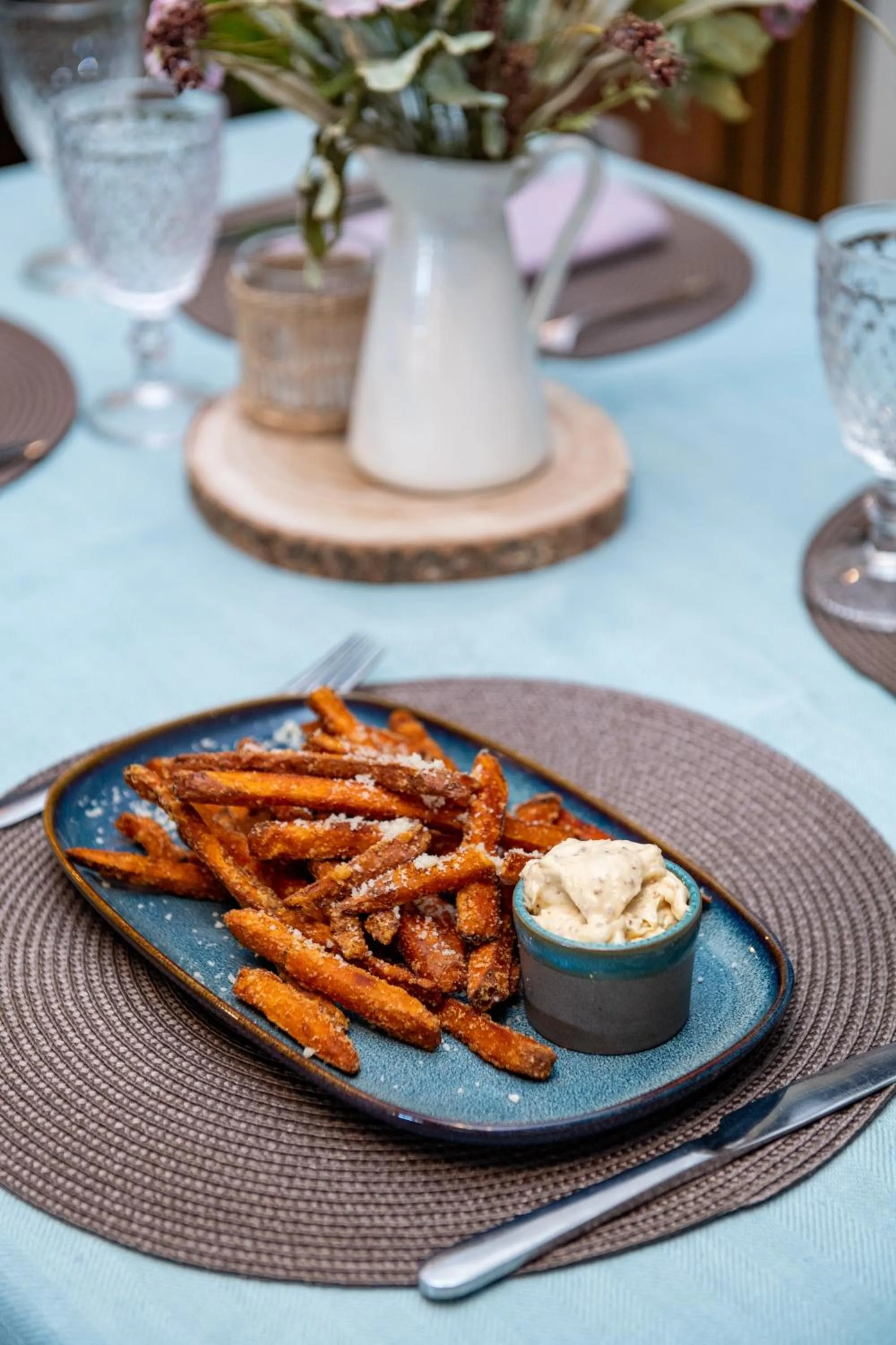 Restaurant/places to eat in Porto Resort