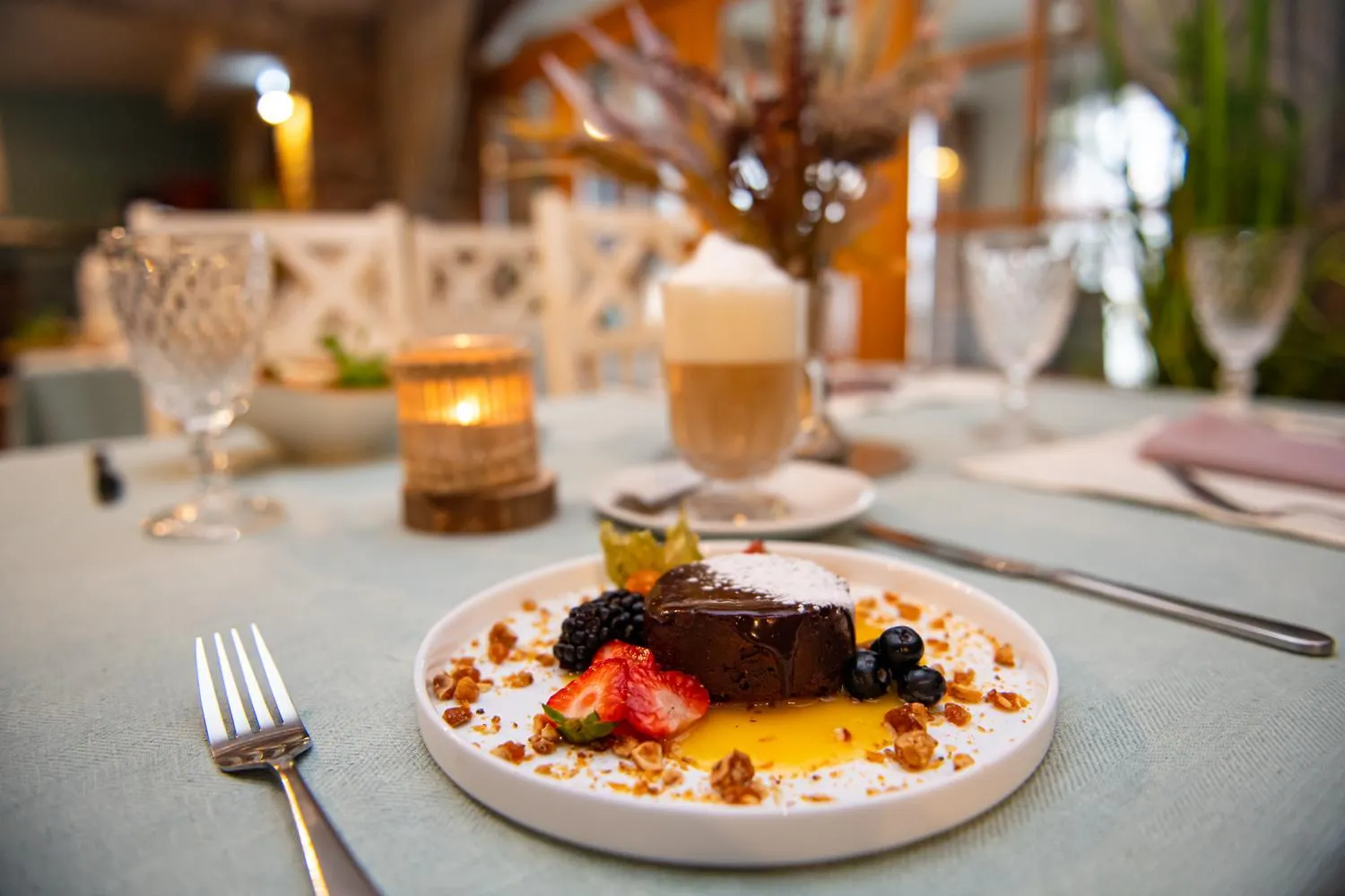 Restaurant/places to eat in Porto Resort