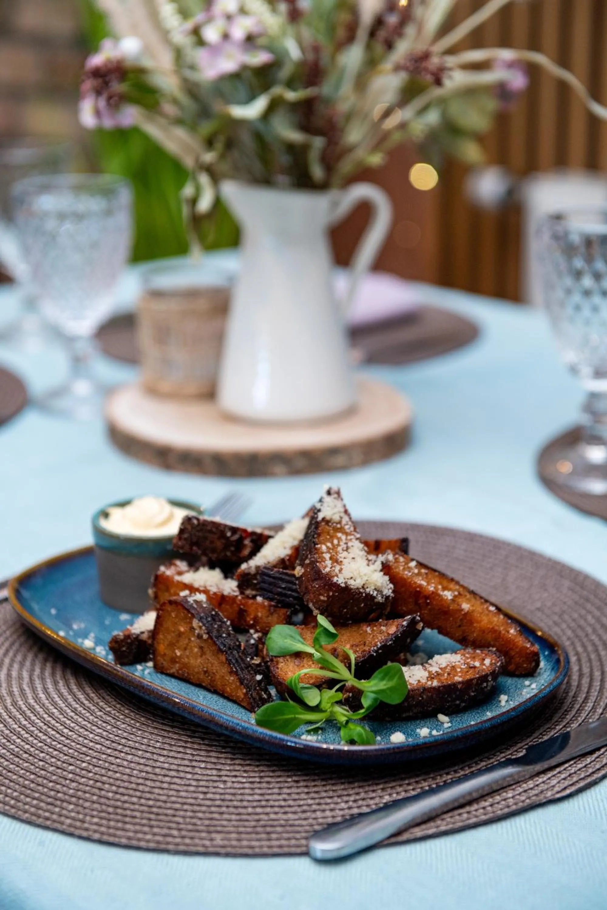 Restaurant/places to eat in Porto Resort