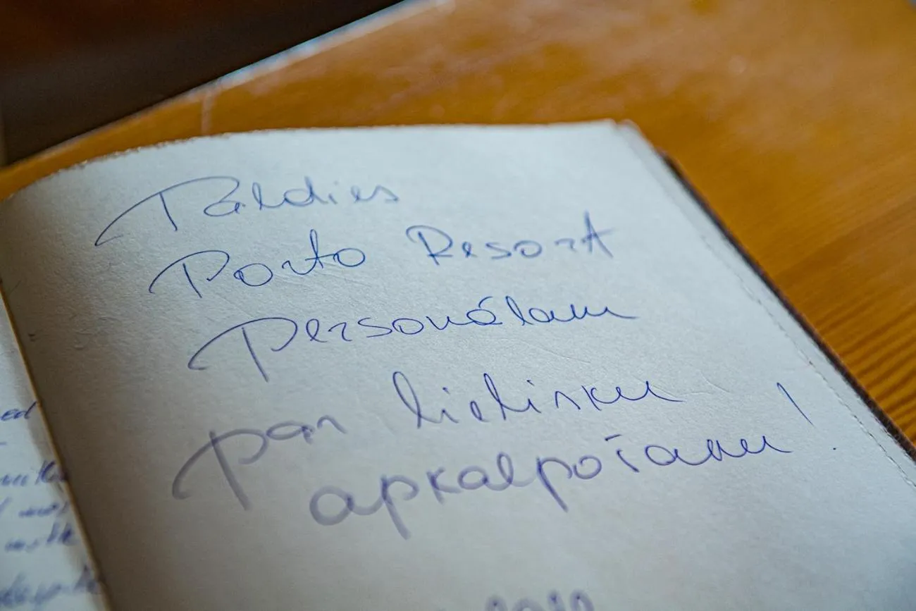 Text overlay in Porto Resort