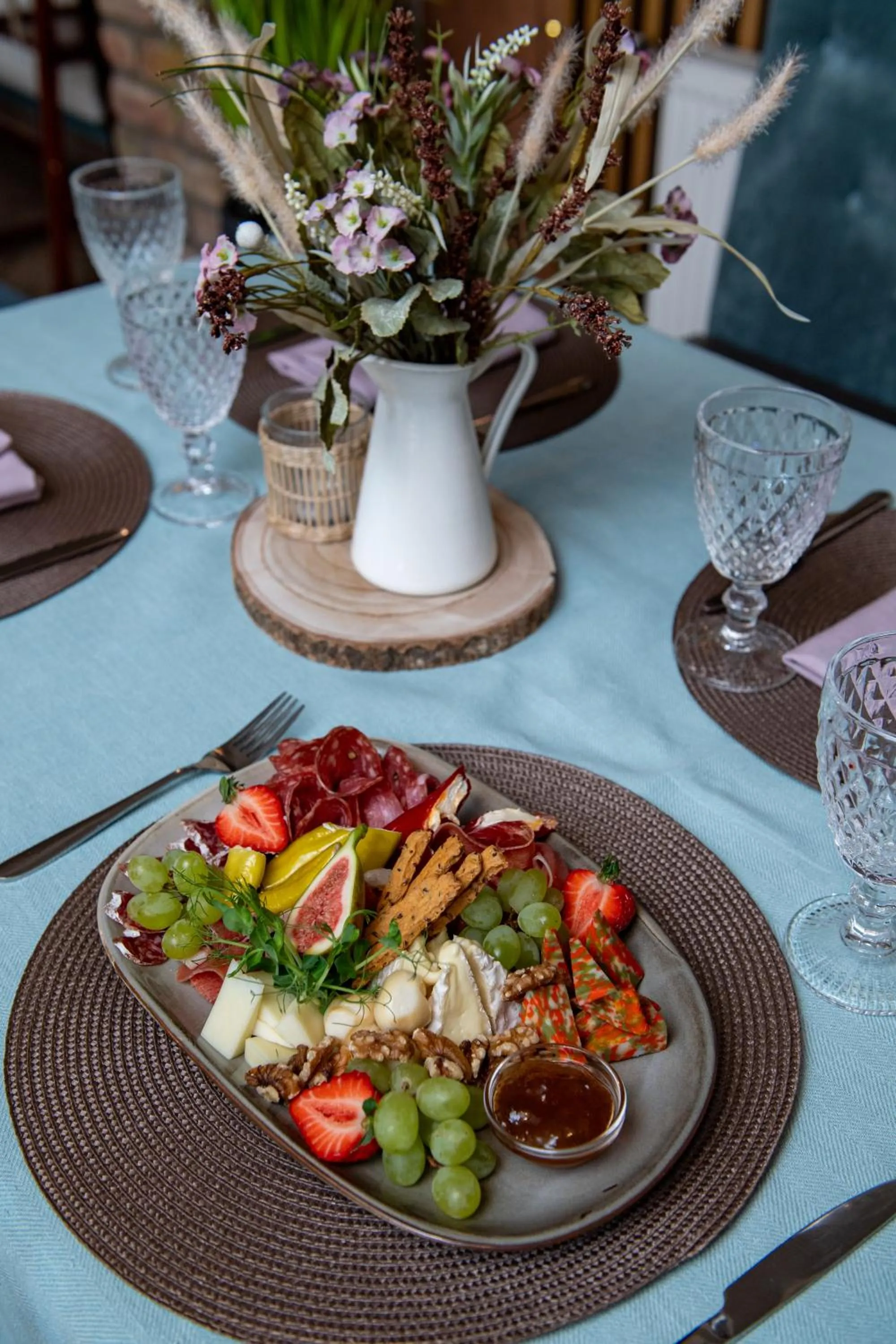 Restaurant/places to eat in Porto Resort