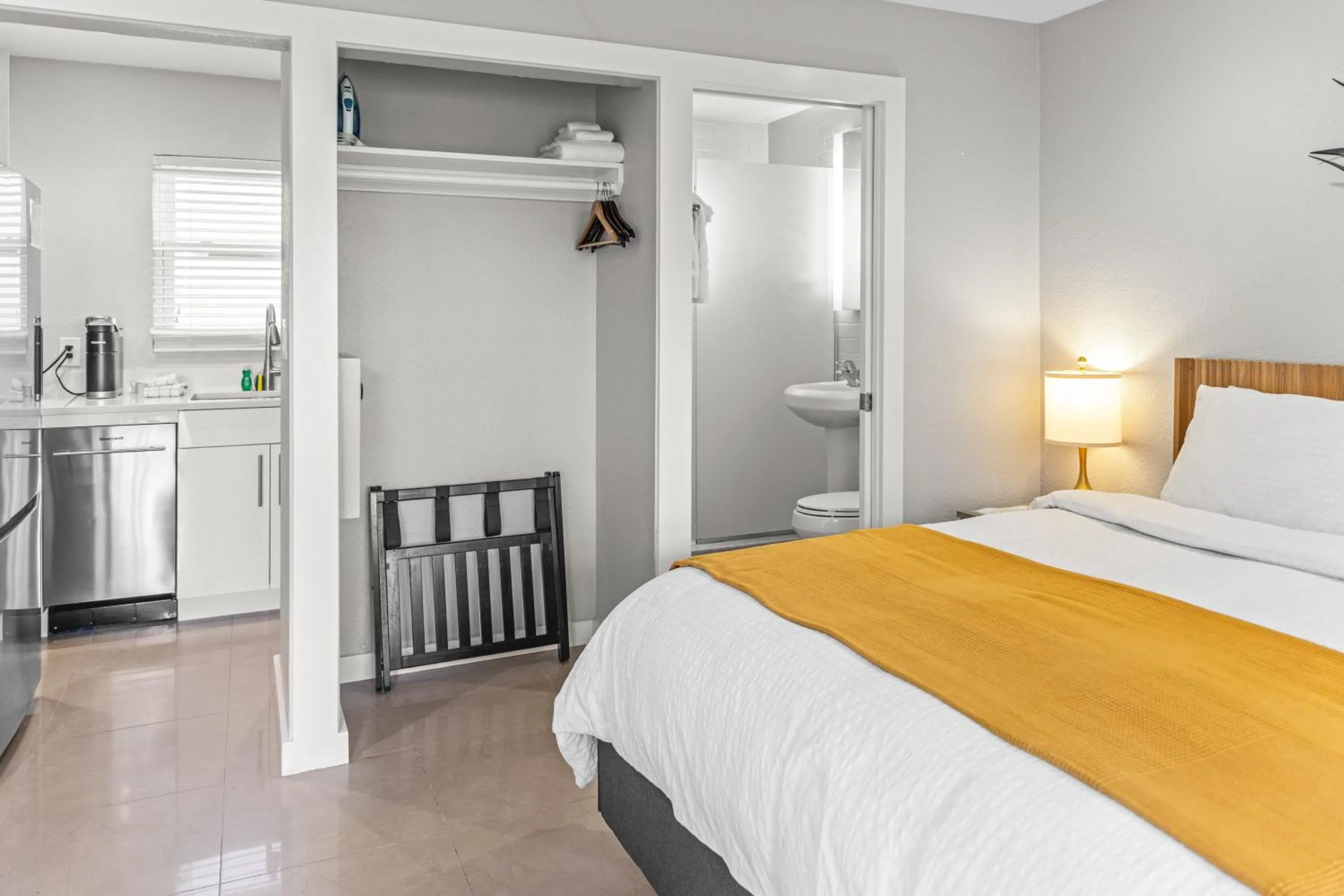 Bed in Captiva Beach Resort (open private beach access)