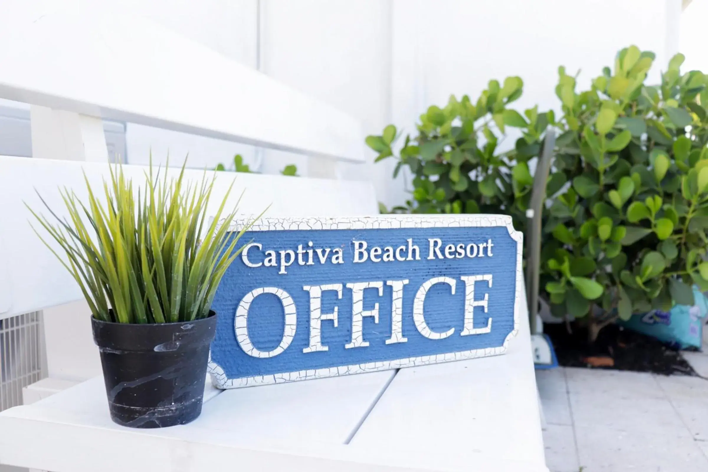 Property building in Captiva Beach Resort (open private beach access) Property building in Captiva Beach Resort (open private beach access)