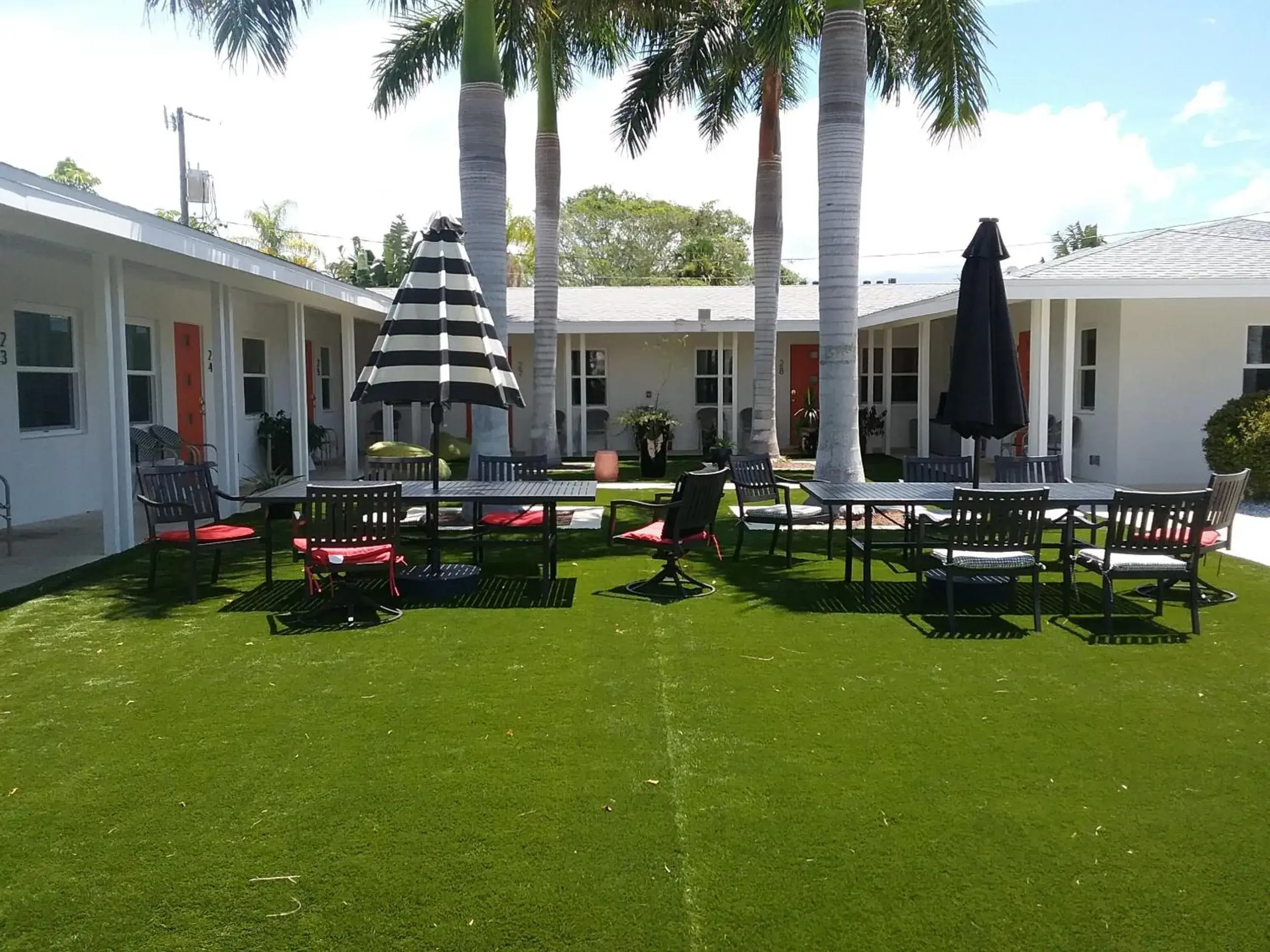 Property building in Captiva Beach Resort (open private beach access) Property building in Captiva Beach Resort (open private beach access)