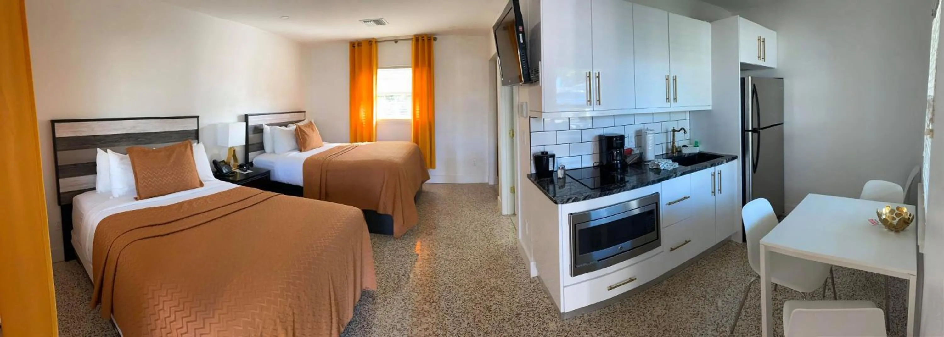 Bed in Captiva Beach Resort (open private beach access)