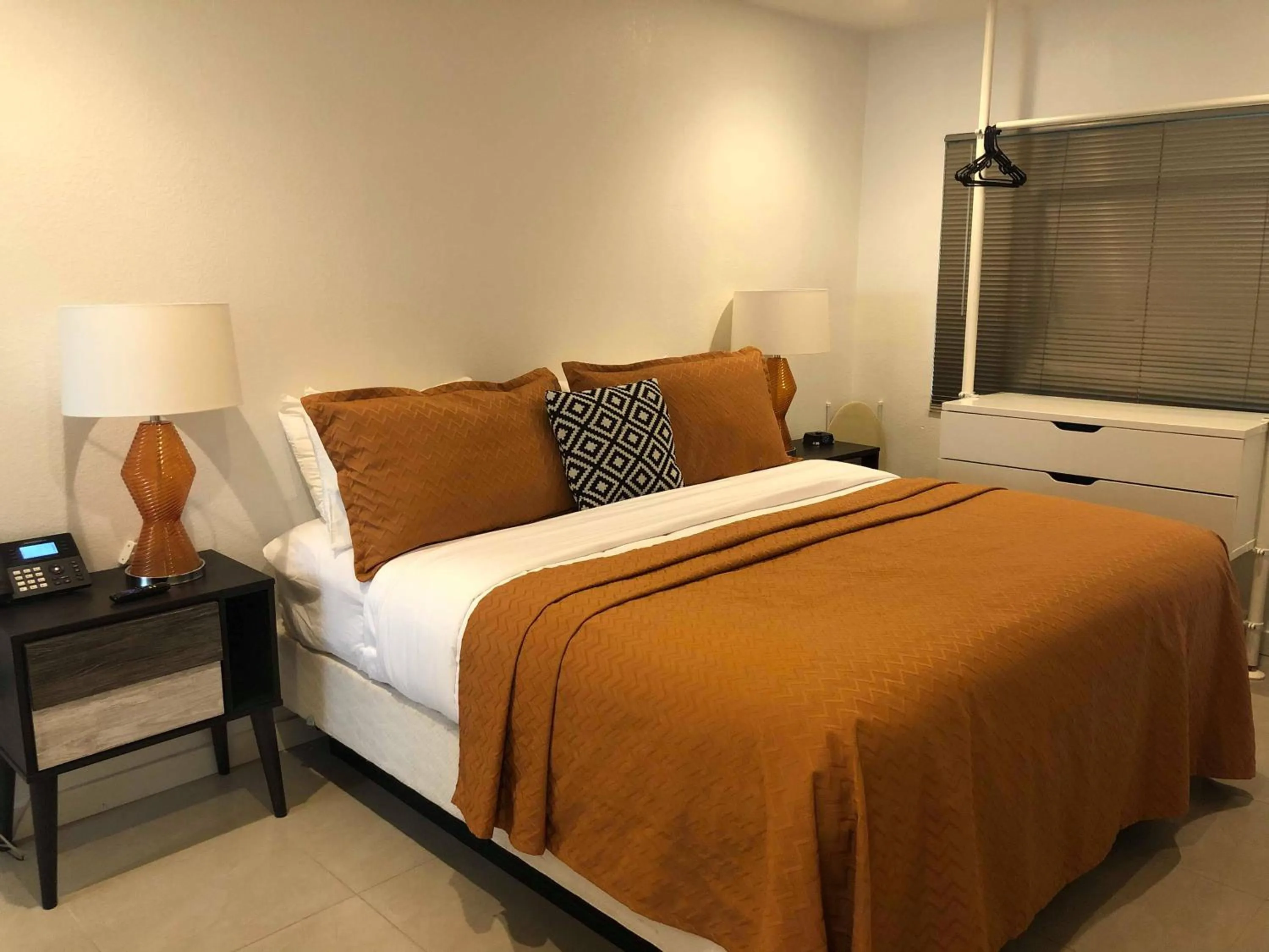 Bed in Captiva Beach Resort (open private beach access)
