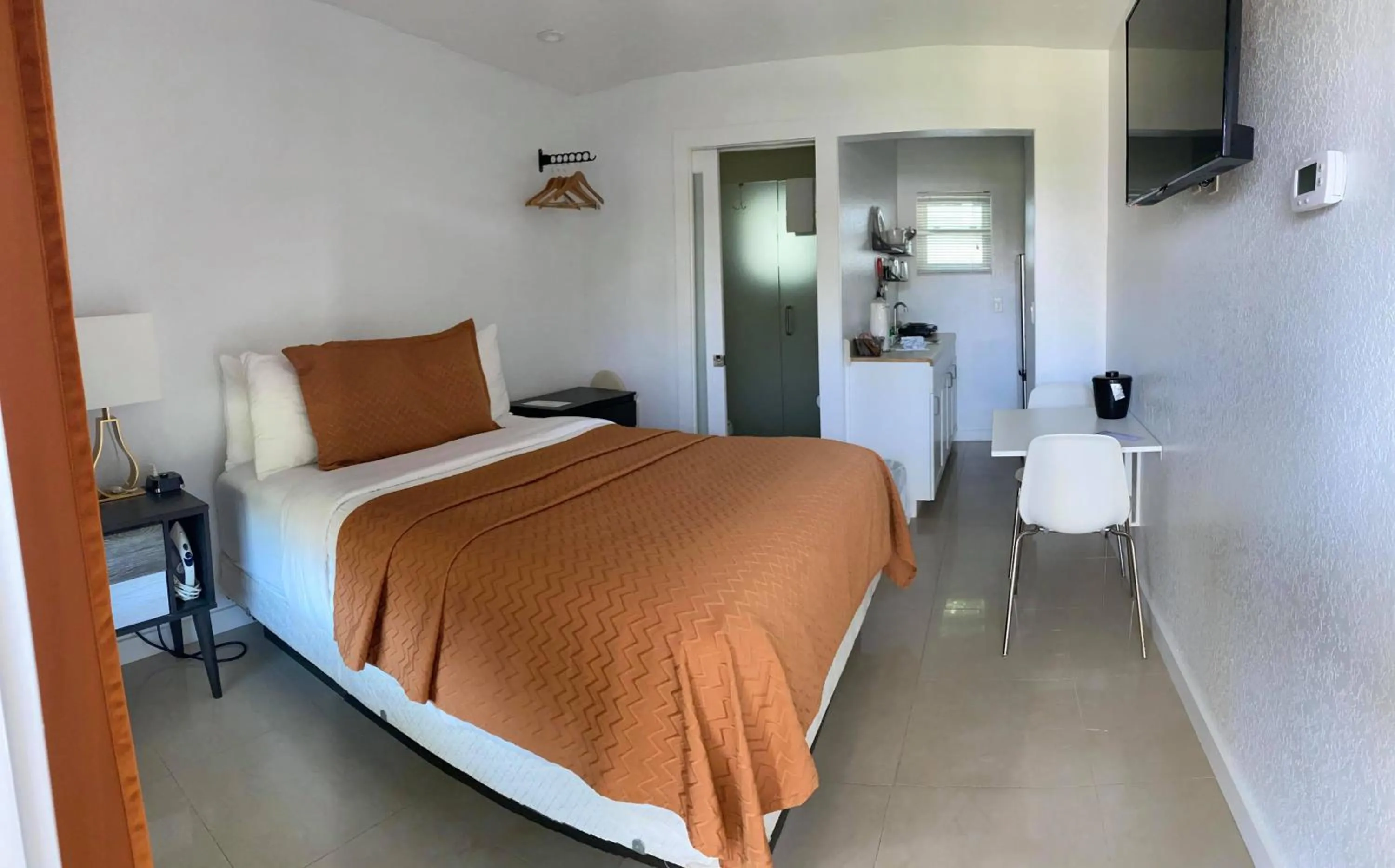 Bed in Captiva Beach Resort (open private beach access)