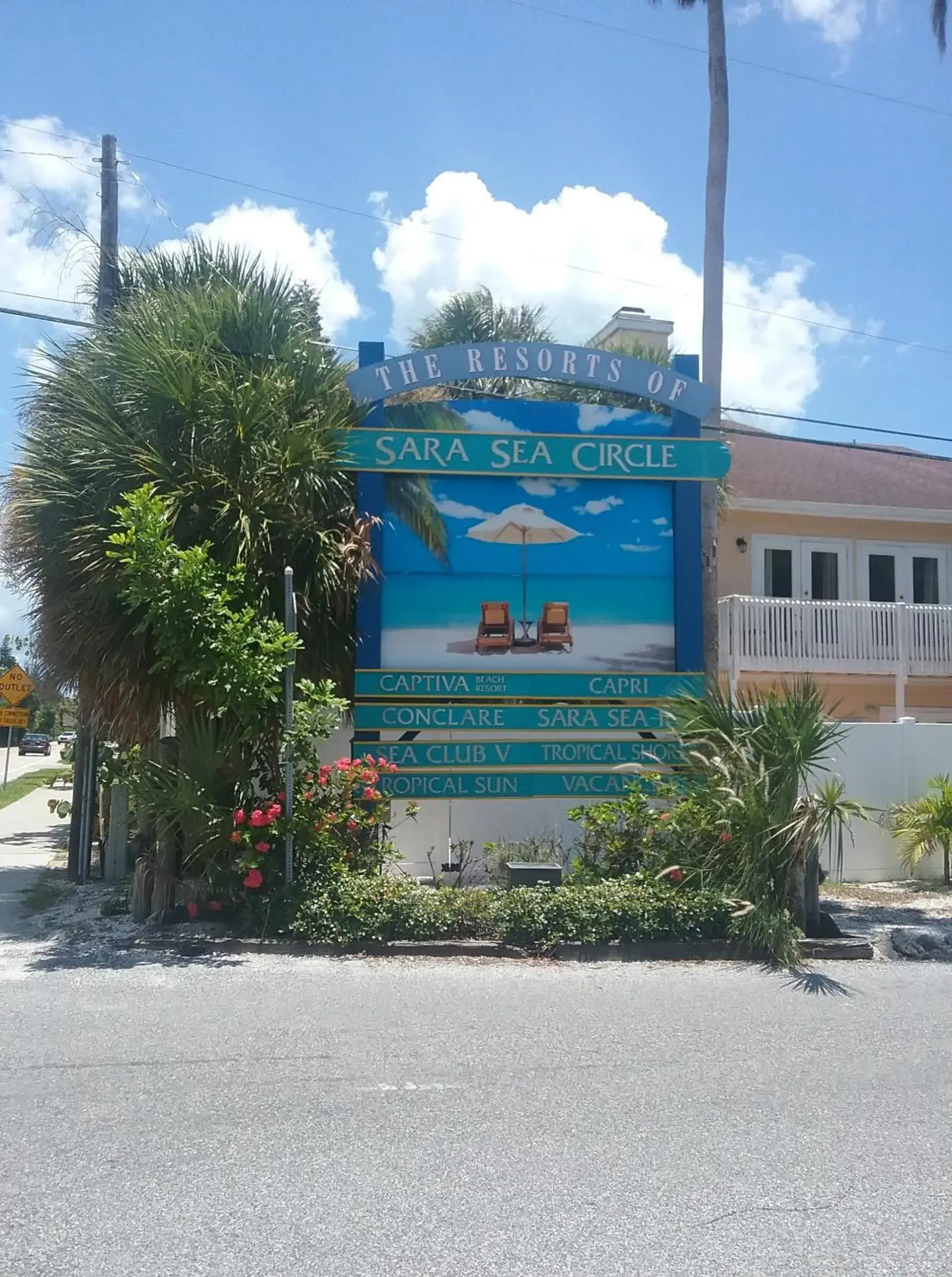 Property building in Captiva Beach Resort (open private beach access) Property building in Captiva Beach Resort (open private beach access)
